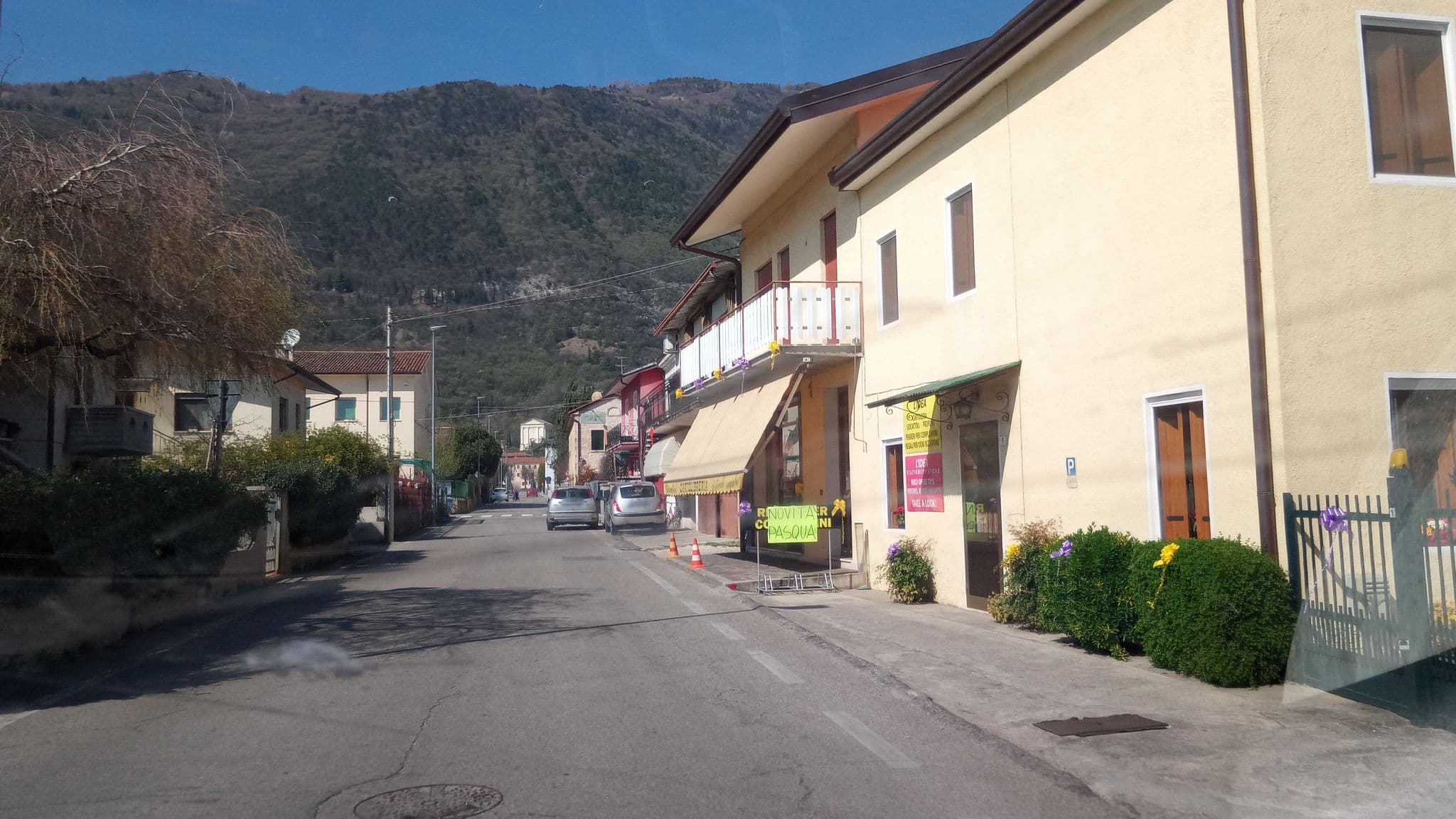Street view near Il Profilo, Borso del Grappa — © alesarrett (CC BY-SA · Mapillary)