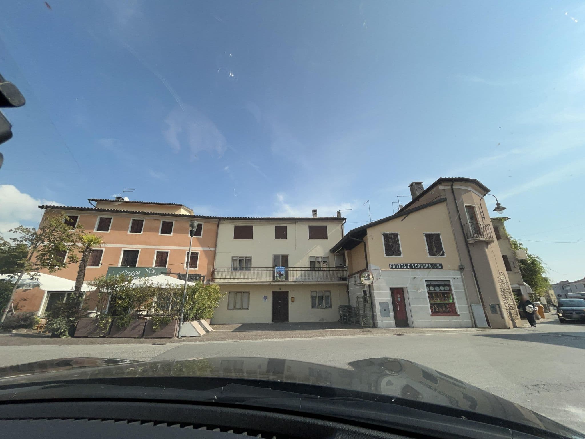 Street view near Locanda Al Leone, Borso del Grappa — © joachim_mueller (CC BY-SA · Mapillary)