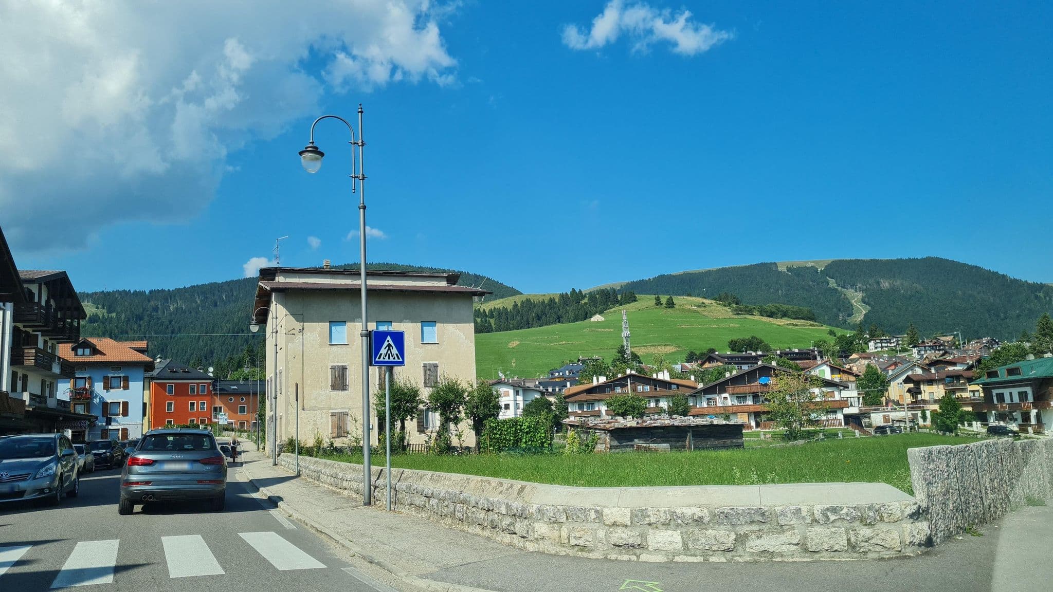 Street view near Valbella, Gallio — © laniuscollurio (CC BY-SA · Mapillary)