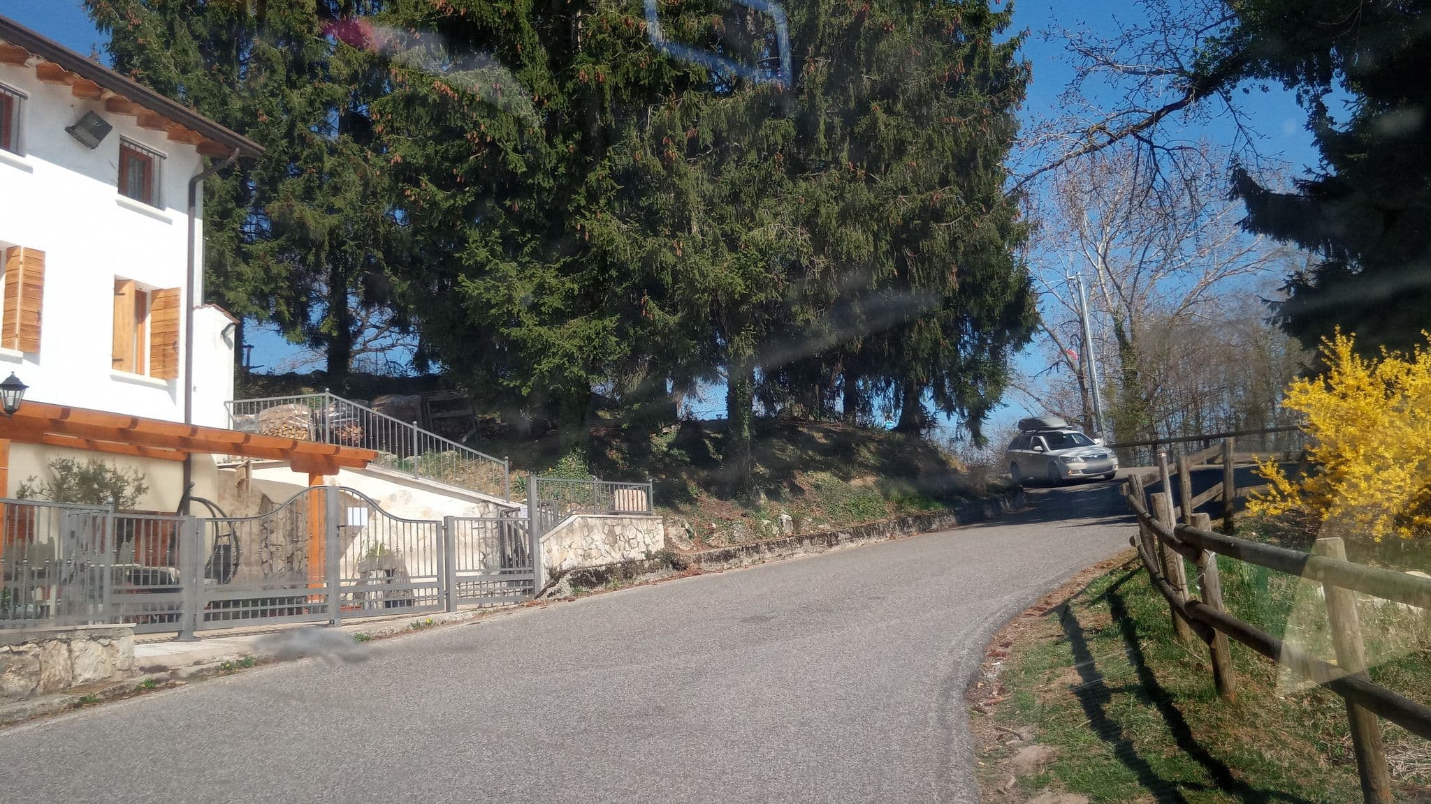 Street view near Albergo Chalet Stelle Alpina, Borso del Grappa — © alesarrett (CC BY-SA · Mapillary)