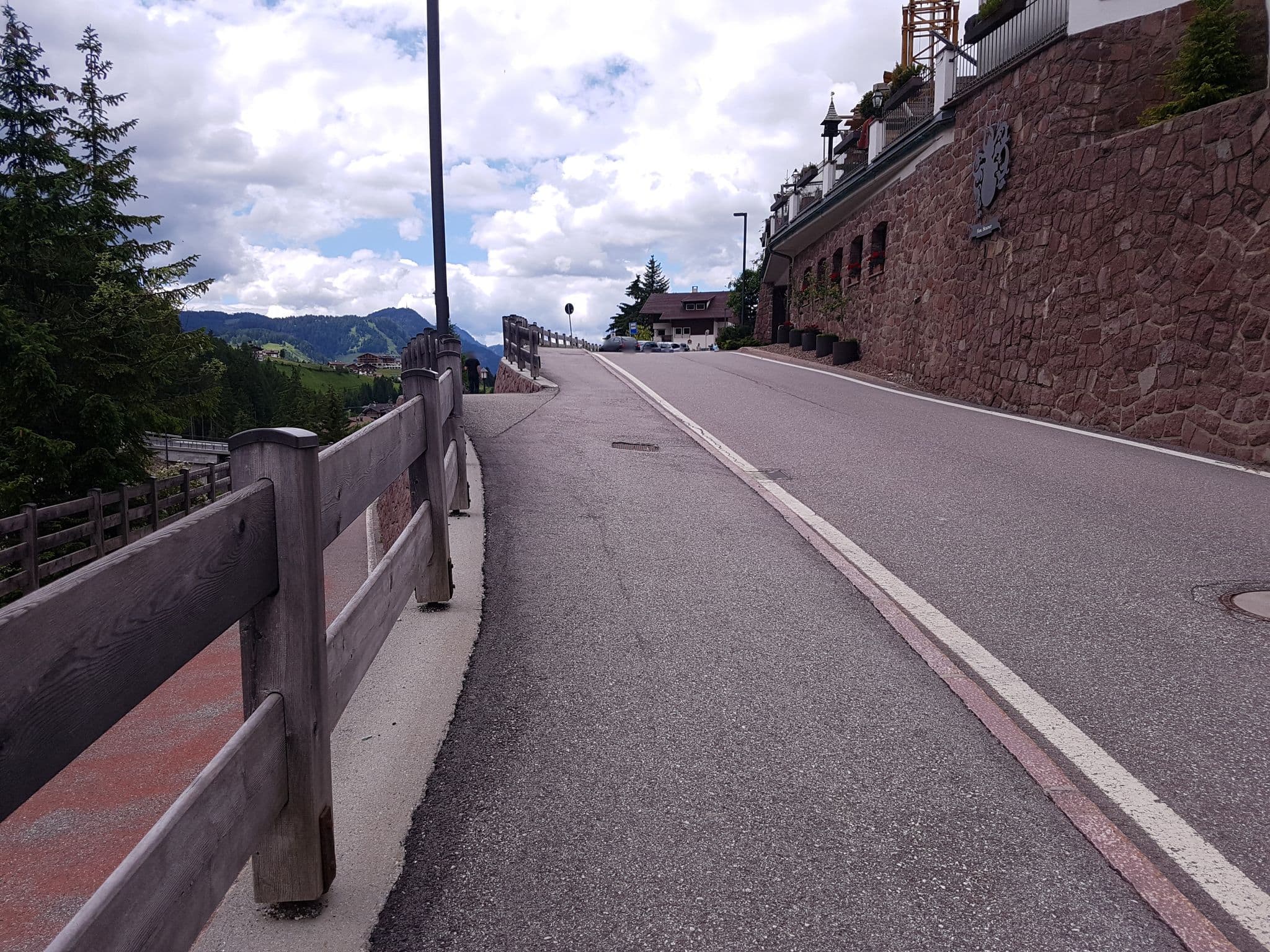 Street view near Sporting SAS di Samuel Senoner & C., Selva — © dsmm (CC BY-SA · Mapillary)