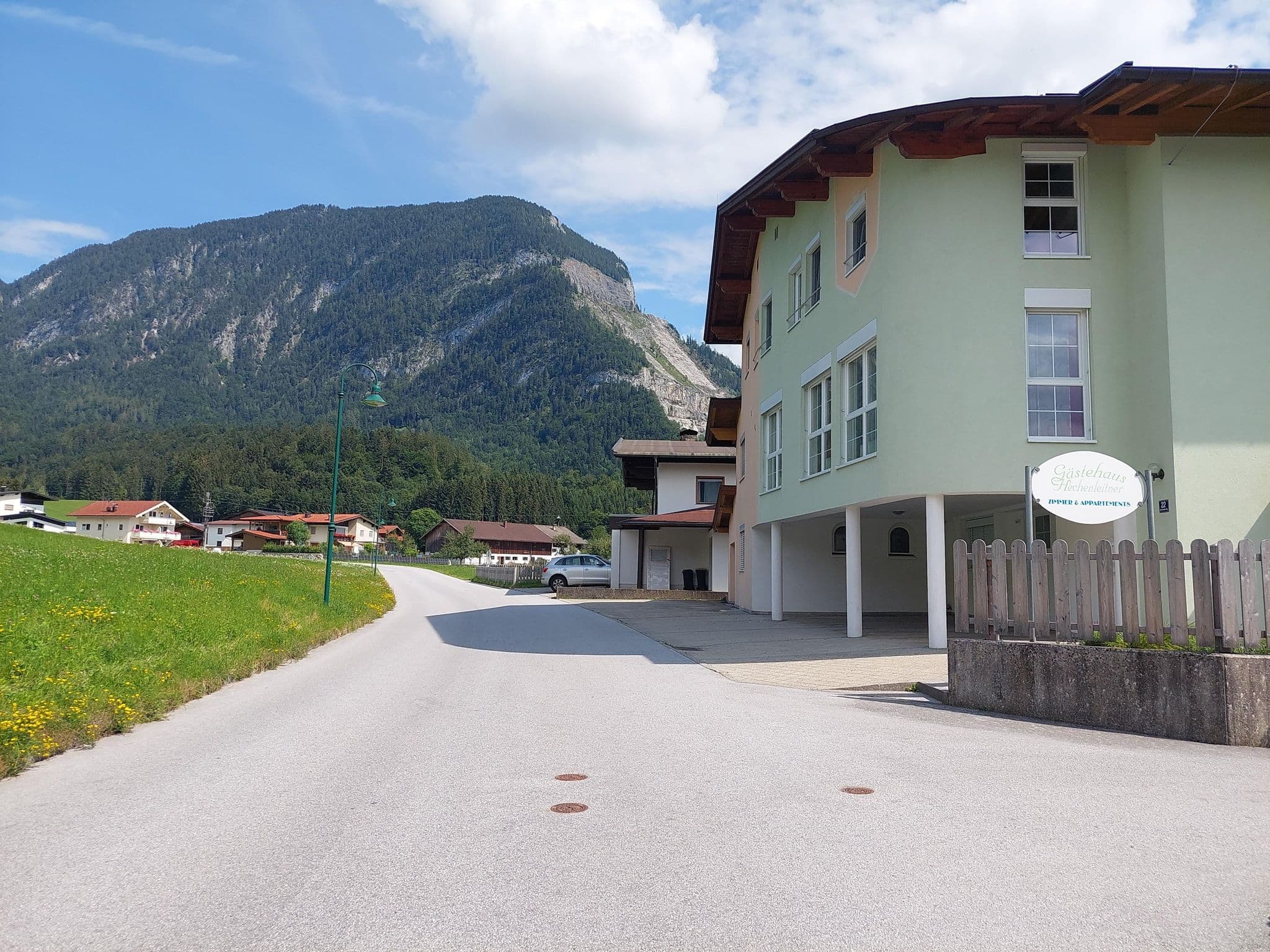 Street view near Pension-Ferienwohnungen Hechenleitner, Bad Häring — © viavista (CC BY-SA · Mapillary)