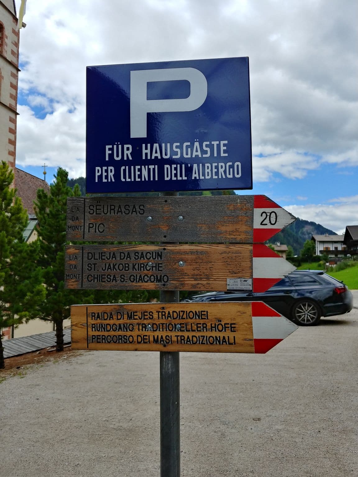 Street view near Charme Hotel Uridl, Santa Cristina Valgardena — © highlander (CC BY-SA · Mapillary)