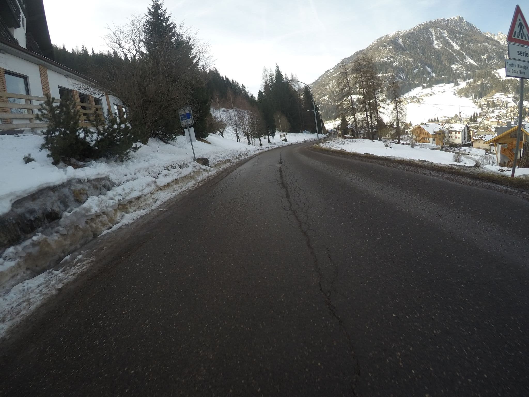 Street view near Rech Giovanni Rino e C. SAS Albergo - Bar - Ristorante, Moena — © chrisbeddow (CC BY-SA · Mapillary)