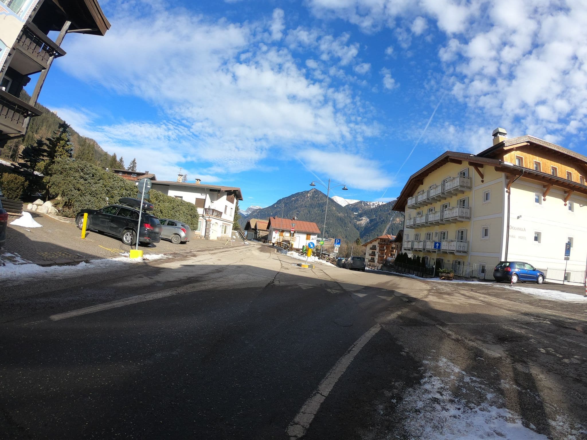 Street view near Hotel Catinaccio SAS di Lorenz Giorgio e Co, Vigo di Fassa — © chrisbeddow (CC BY-SA · Mapillary)