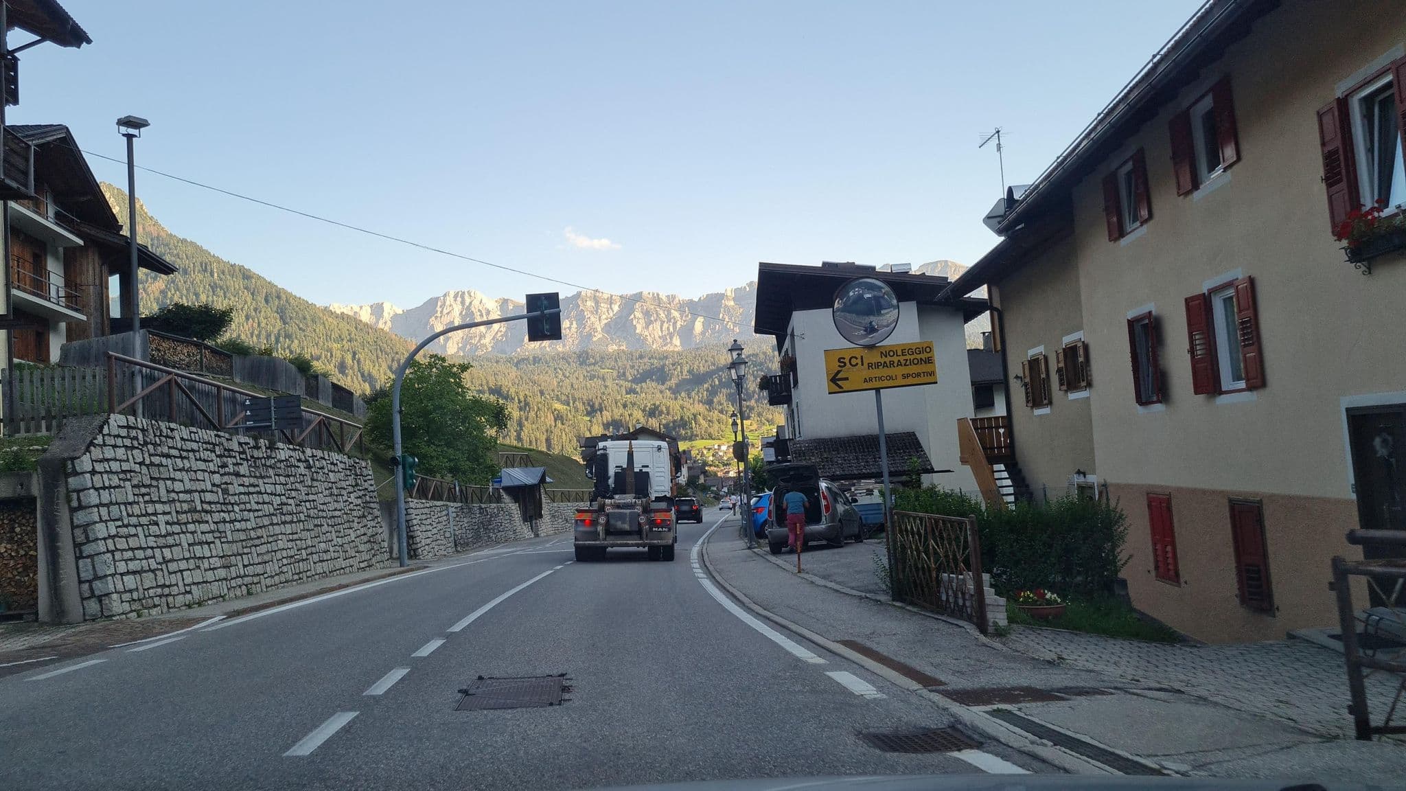 Street view near Chalet Nel Doch, Tonadico — © laniuscollurio (CC BY-SA · Mapillary)