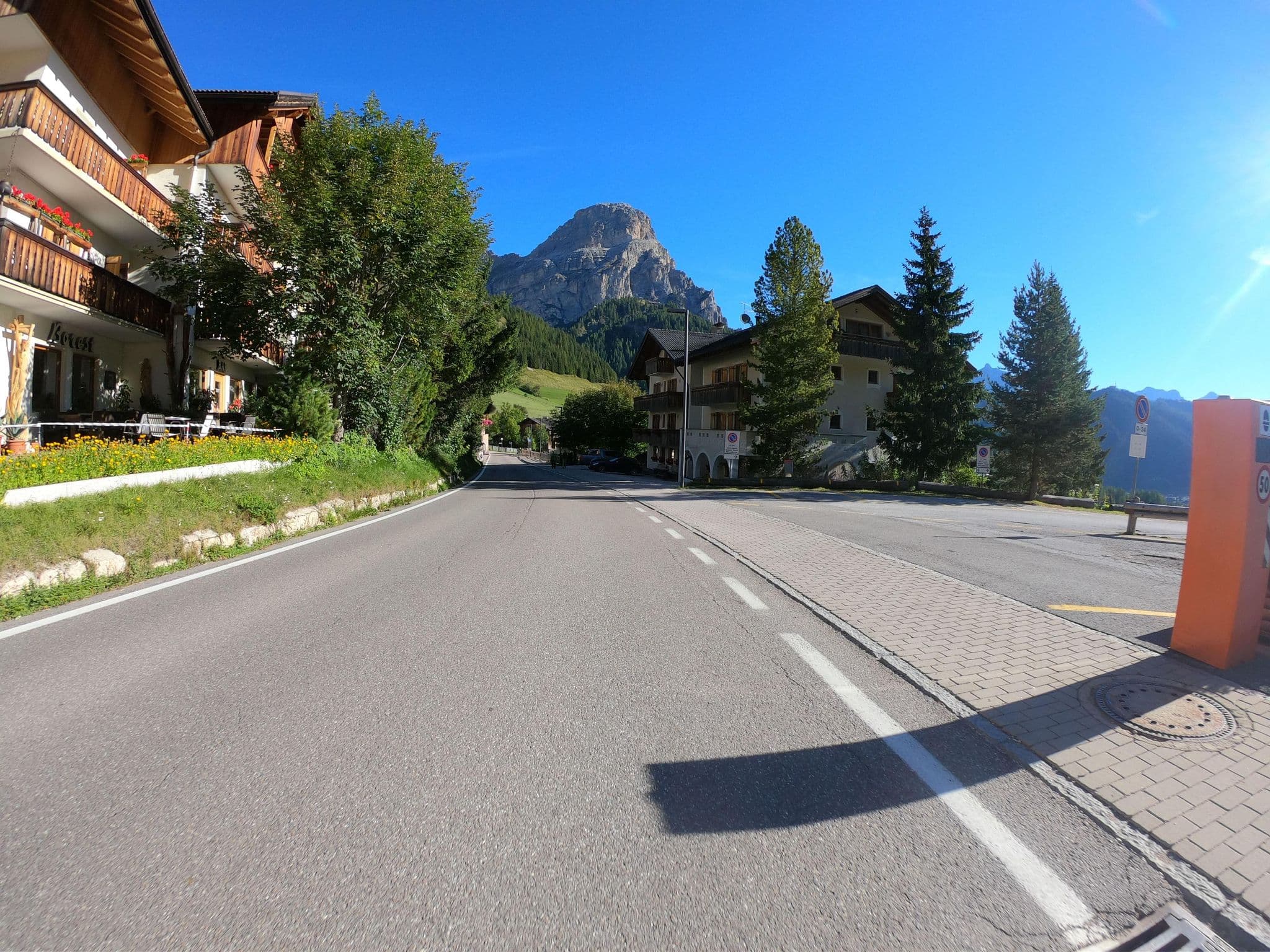 Street view near Hotel Kolfuschgerhof SAS di Ebner Otto & Co, Selva — © joostjakob (CC BY-SA · Mapillary)