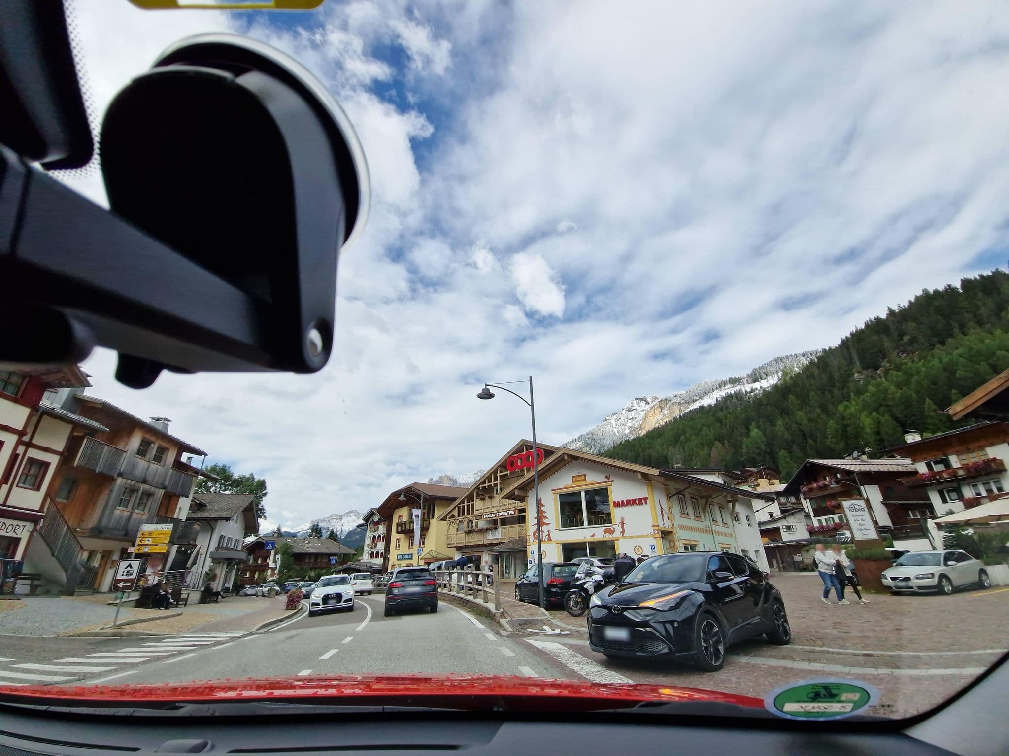 Street view near Tobià, Canazei — © mcliquid (CC BY-SA · Mapillary)