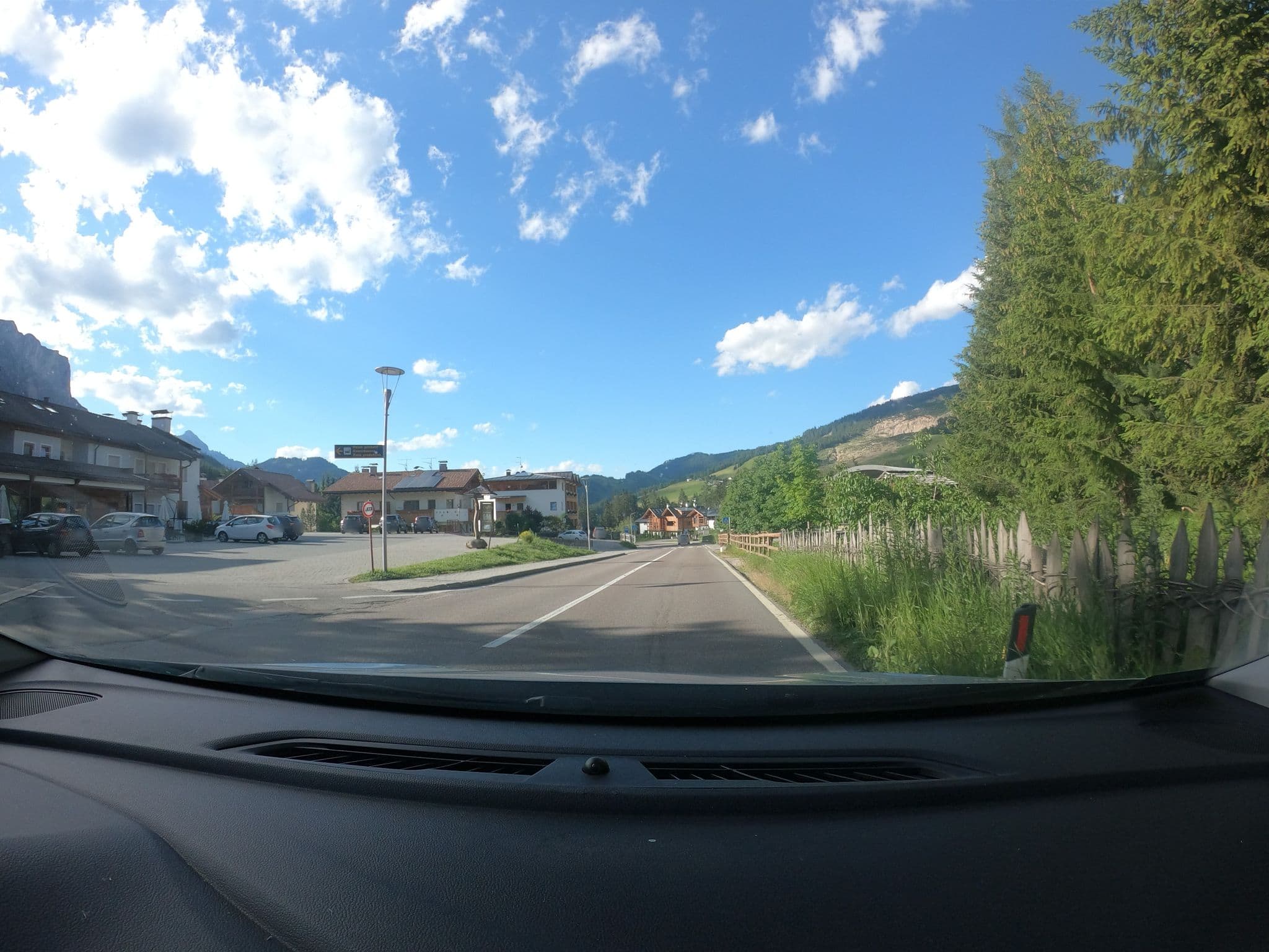 Street view near Appartamenti Pastüra, La Valle - Wengen — © vst (CC BY-SA · Mapillary)