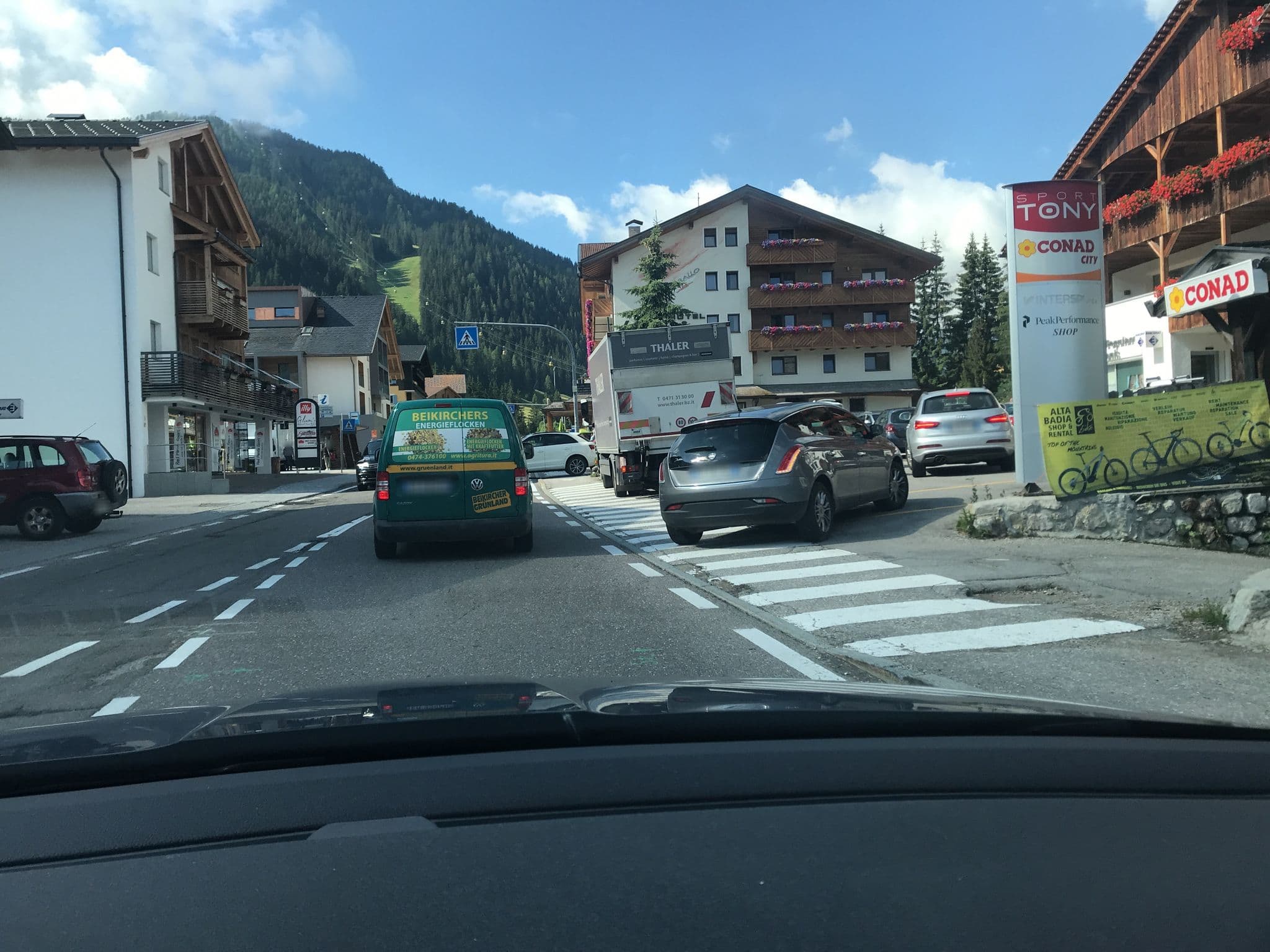 Street view near Sportony Mountain Lodges, La Valle - Wengen — © atze777 (CC BY-SA · Mapillary)