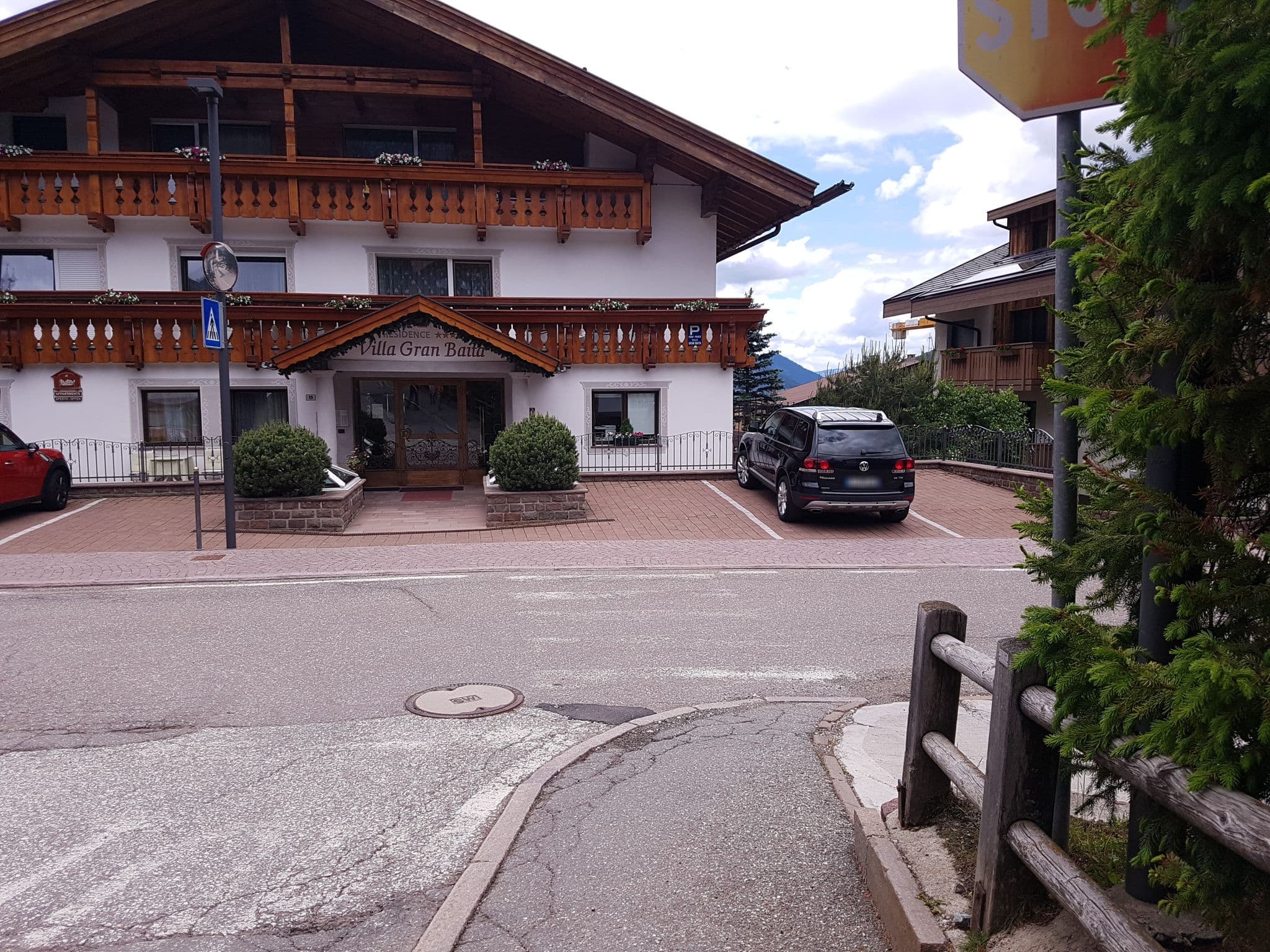 Street view near Astor Suites B&B, Selva — © dsmm (CC BY-SA · Mapillary)