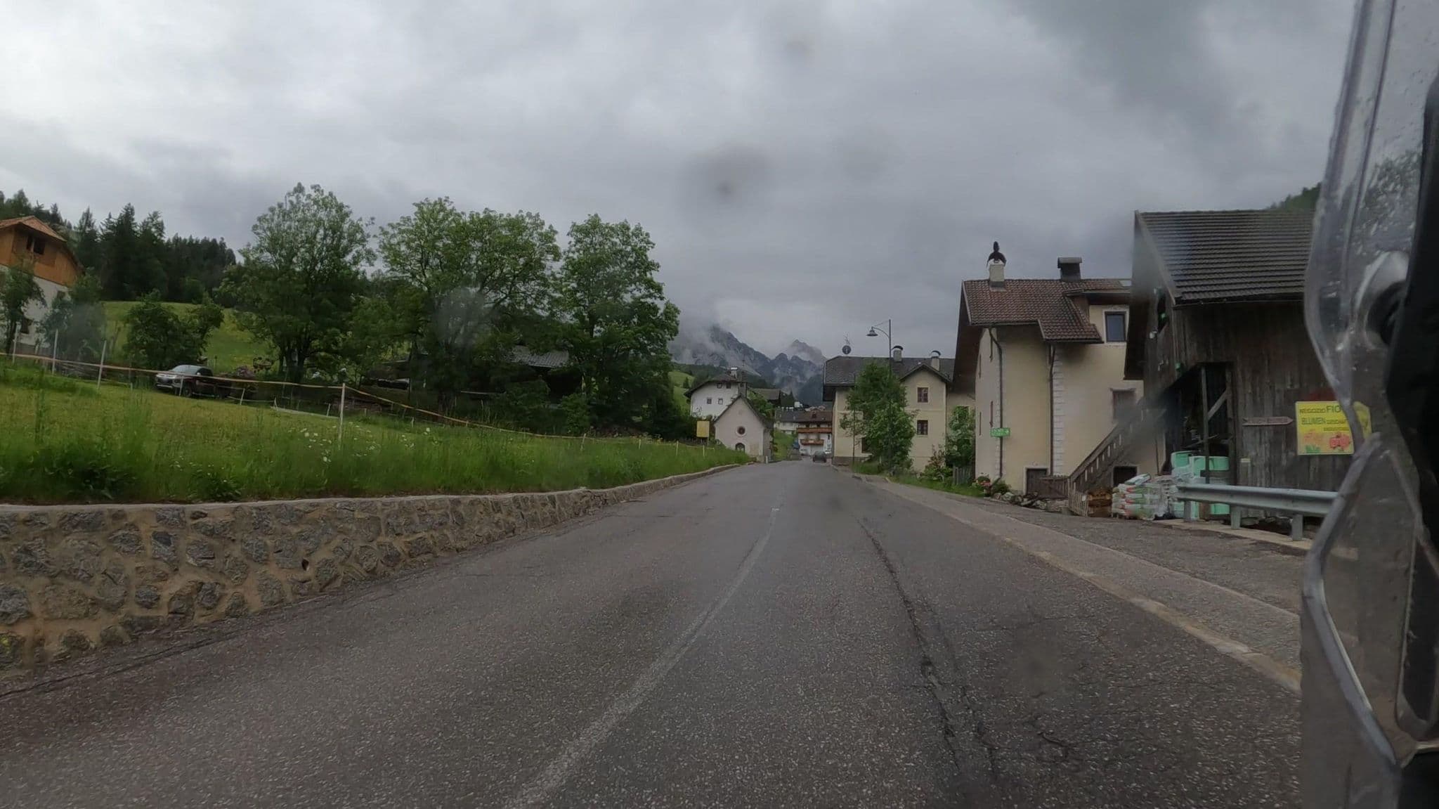 Street view near Alpine Mountain Chalet, La Valle - Wengen — © crami (CC BY-SA · Mapillary)