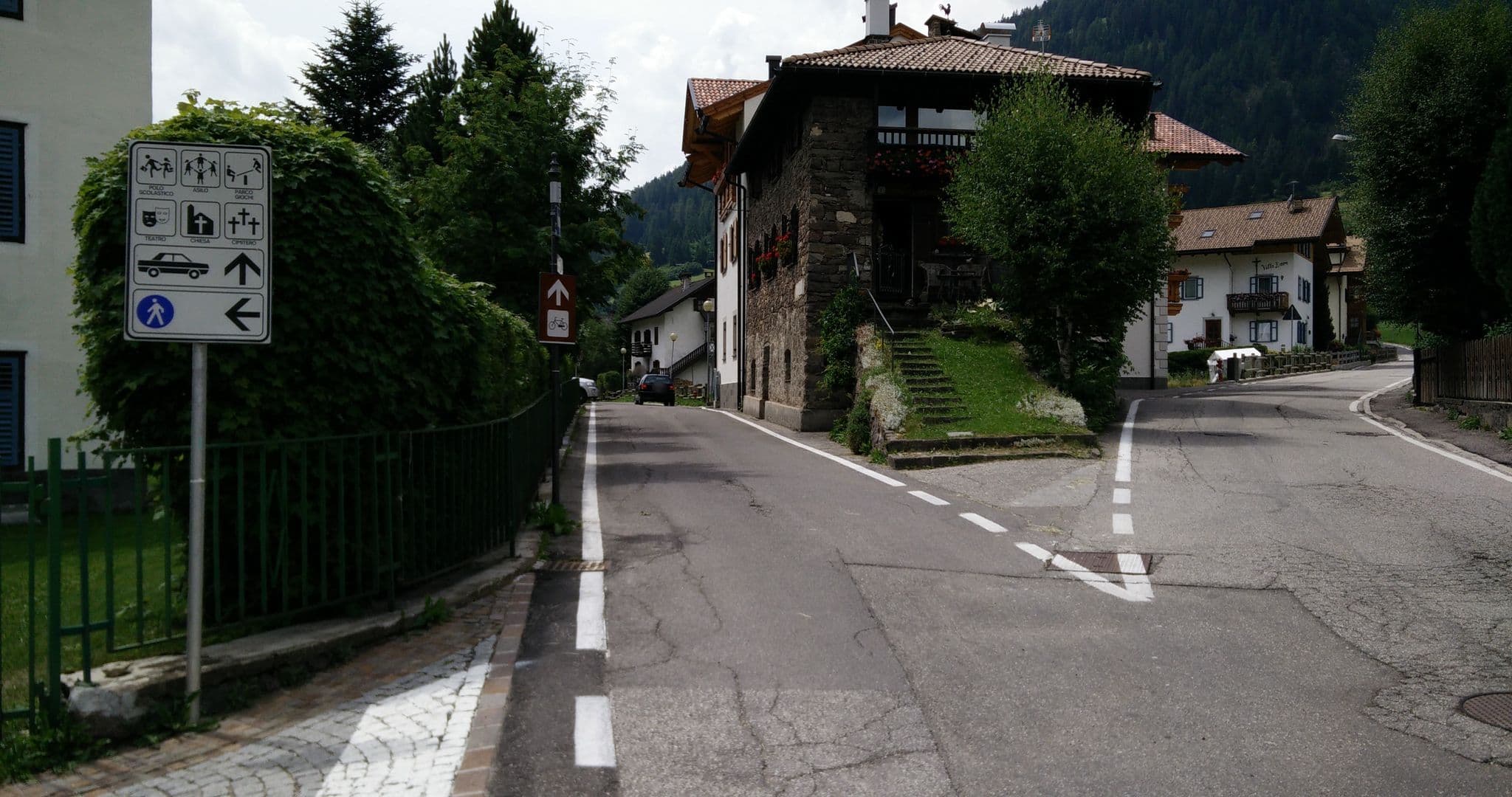 Street view near Albergo Trentino, Moena — © boskoyevsky (CC BY-SA · Mapillary)