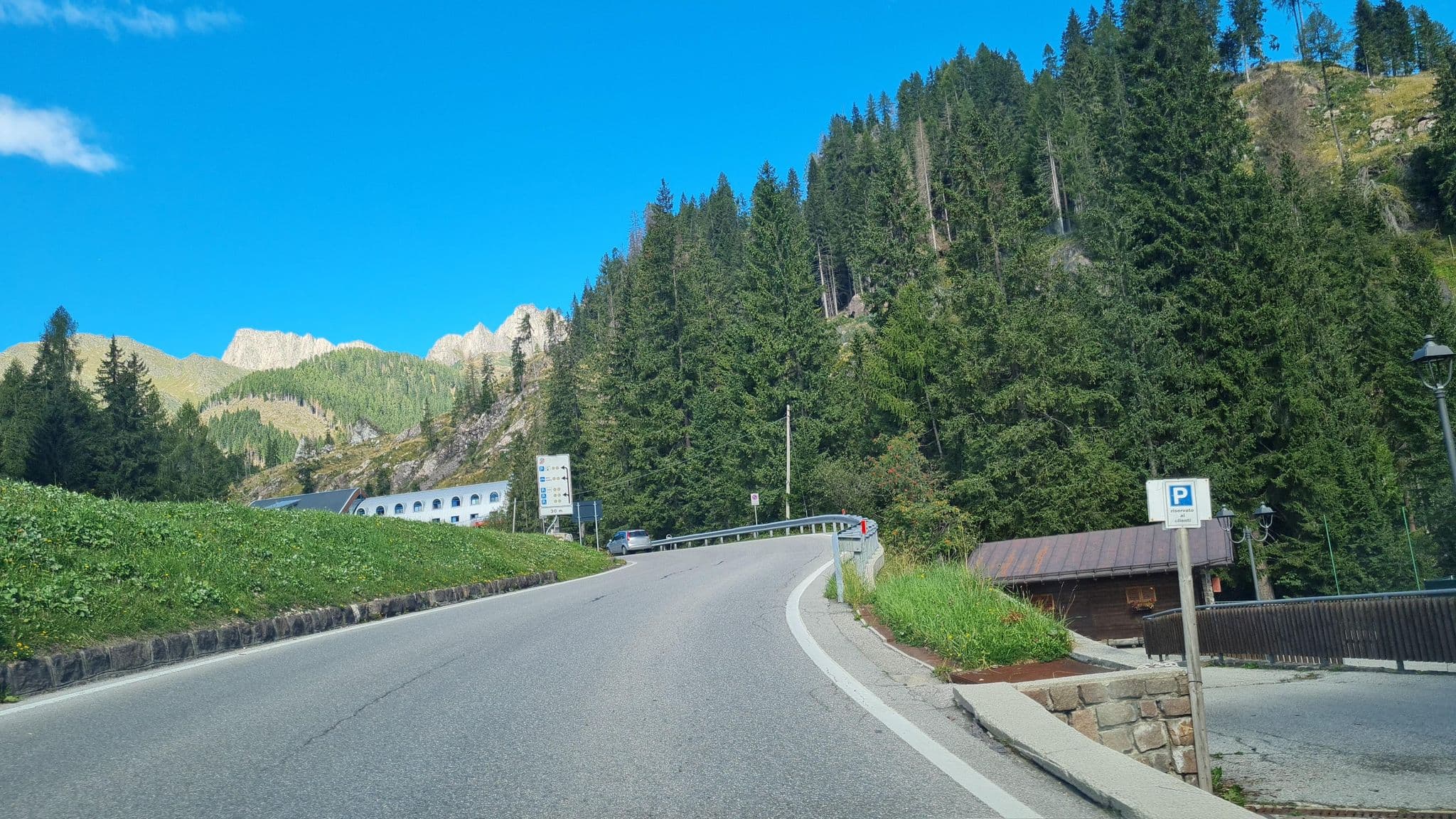 Street view near albergo fratazza, Tonadico — © laniuscollurio (CC BY-SA · Mapillary)