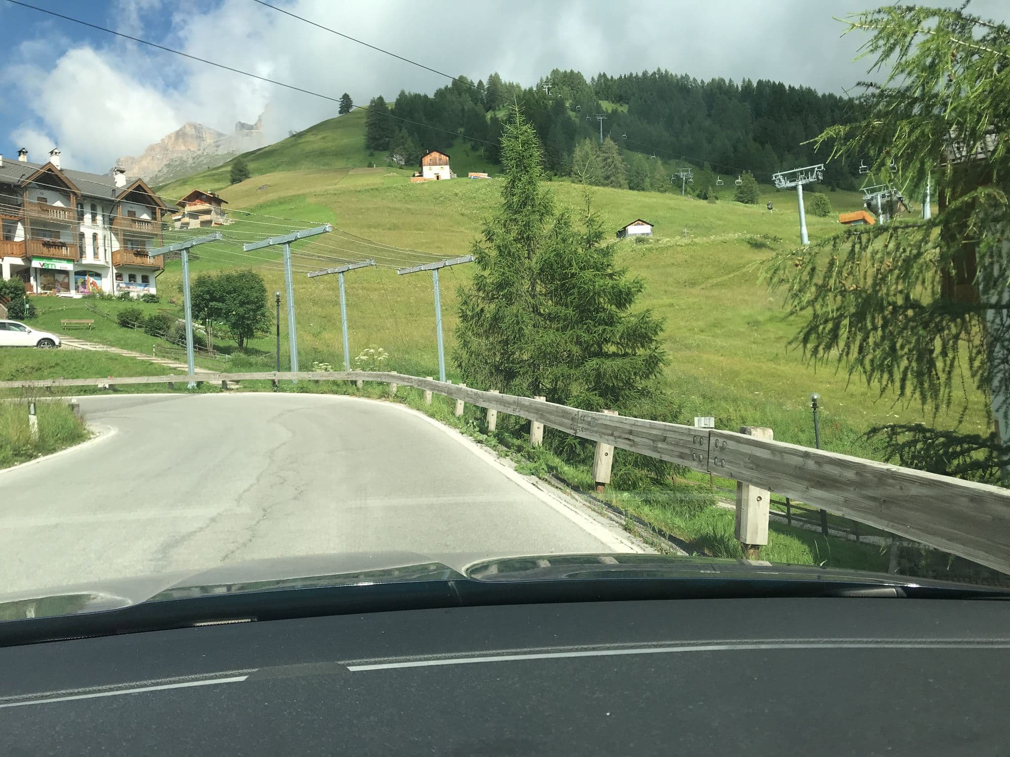 Street view near Hotel Riposo al Bosco, Livinallongo del Col di Lana — © atze777 (CC BY-SA · Mapillary)