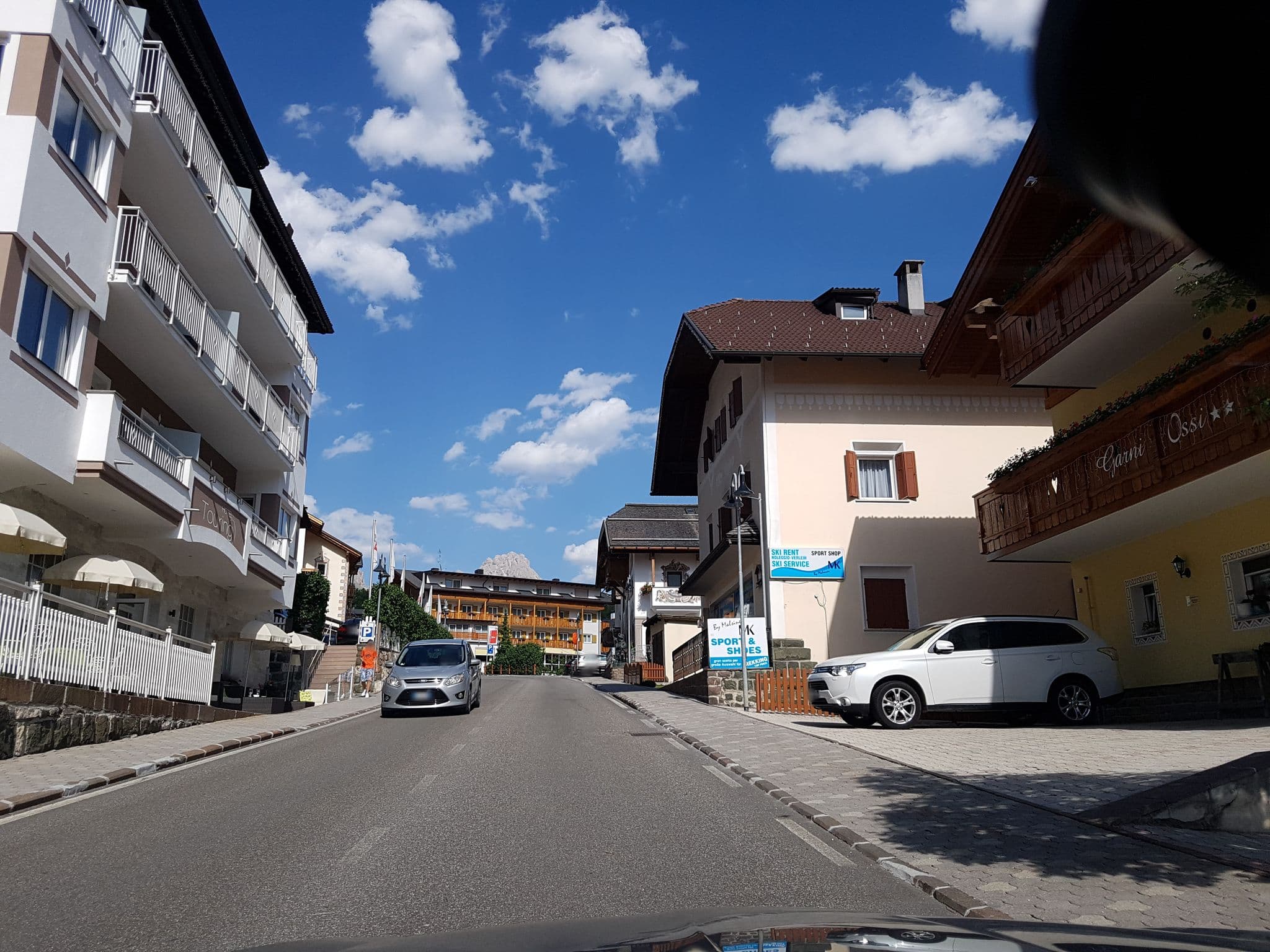 Street view near Garni Ossi, Santa Cristina Valgardena — © dsmm (CC BY-SA · Mapillary)