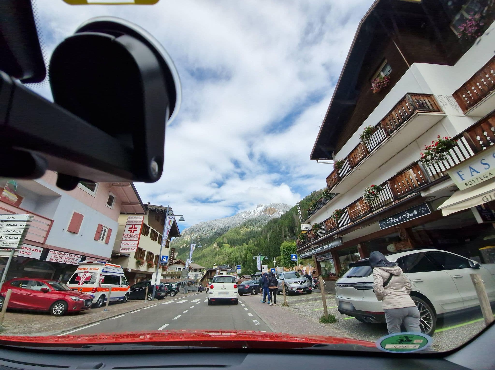 Street view near la vivenes, Canazei — © mcliquid (CC BY-SA · Mapillary)