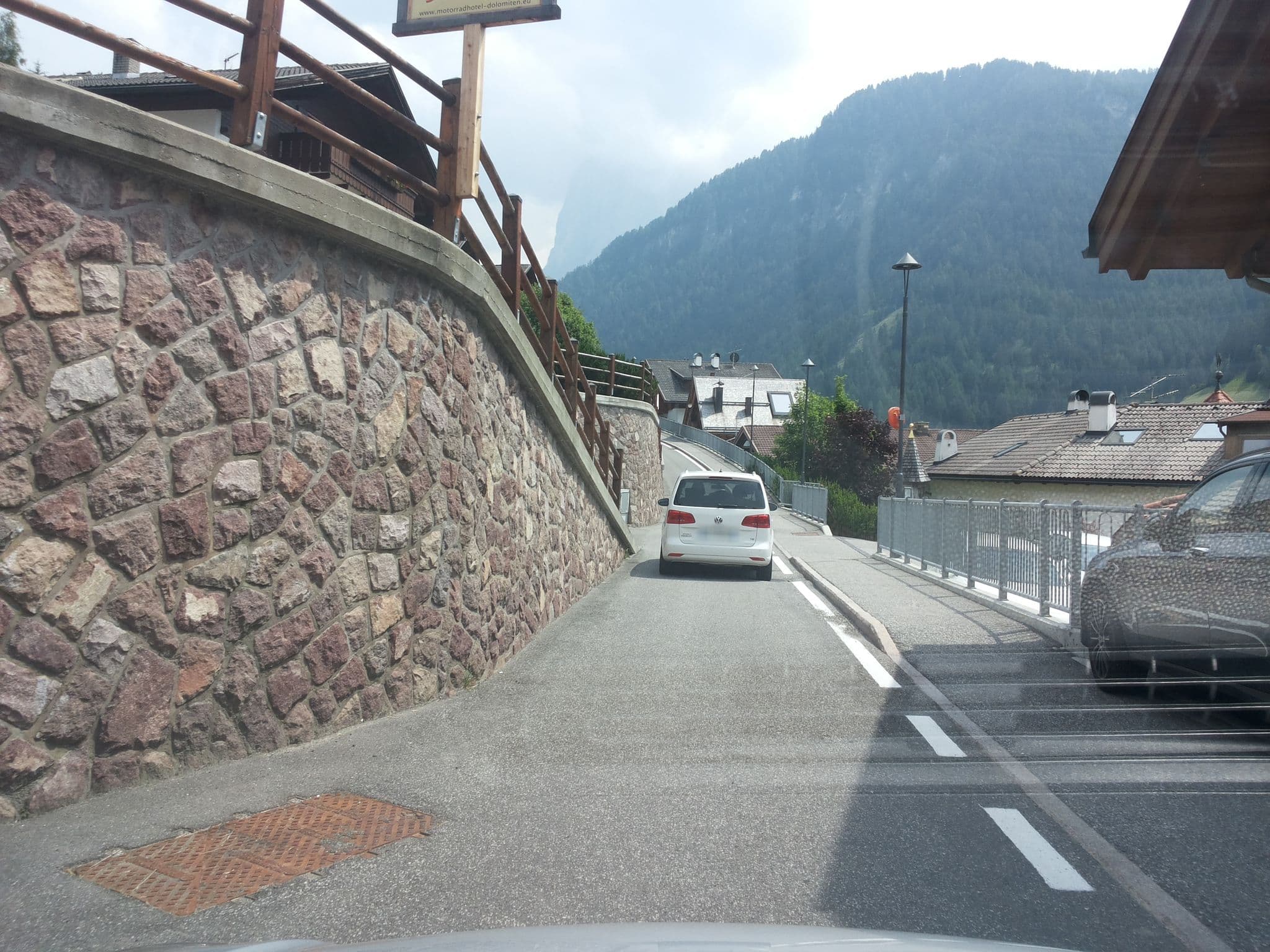 Street view near Sonnalp, Ortisei — © musuruan (CC BY-SA · Mapillary)
