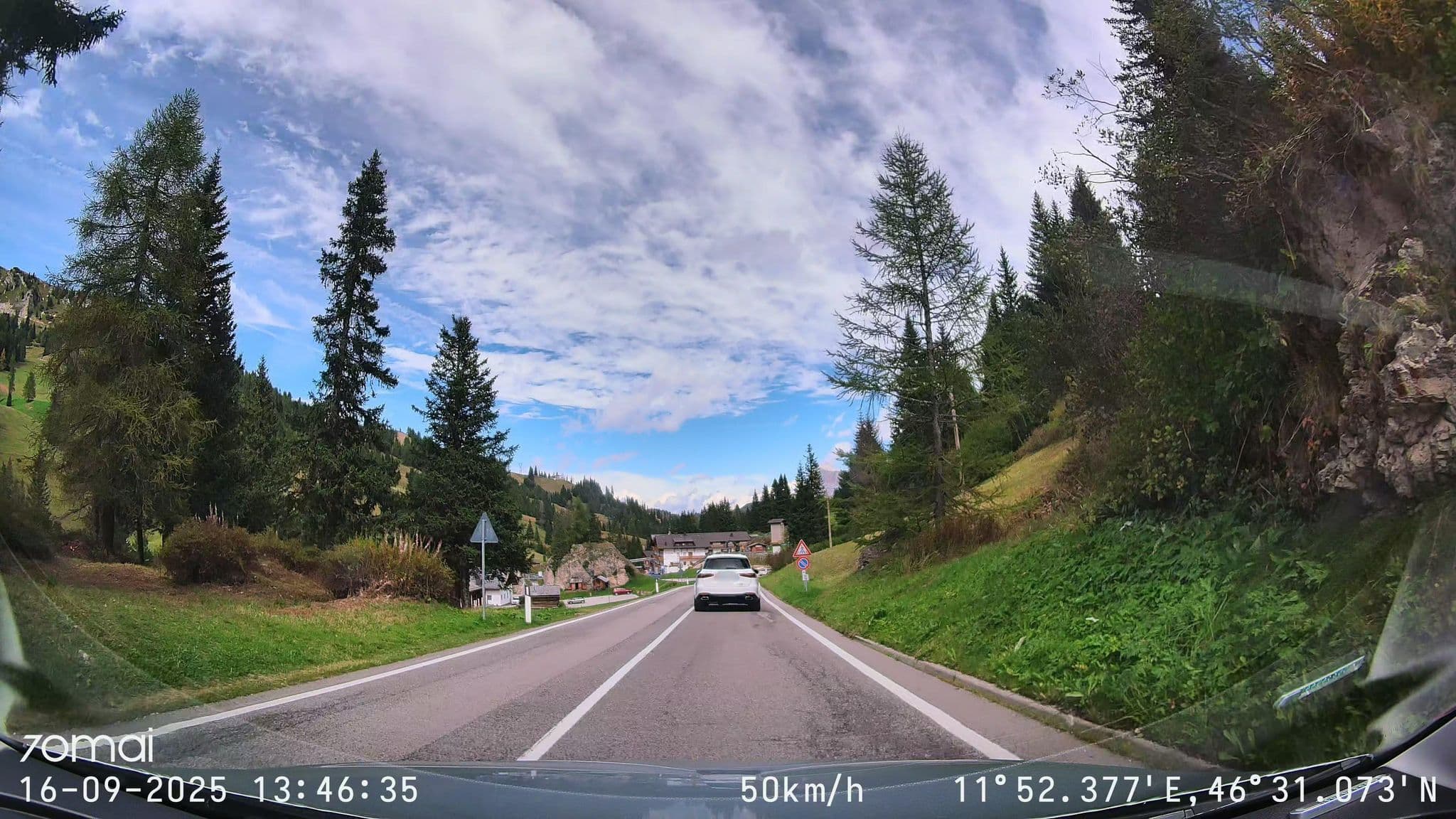 Street view near Hotel Elisir, Livinallongo del Col di Lana — © doriel (CC BY-SA · Mapillary)