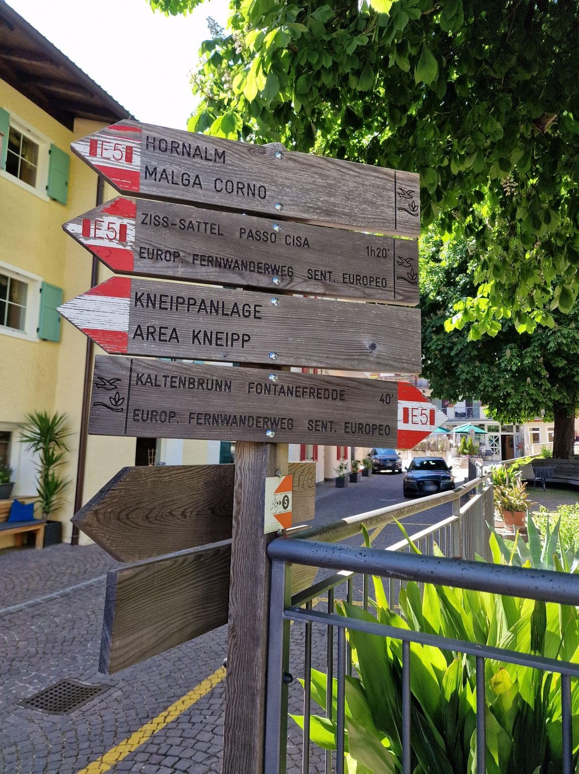 Street view near Gasthof Zum Loewen-Post Des Epp Heinrich e Co Ohg, Ora — © santon (CC BY-SA · Mapillary)