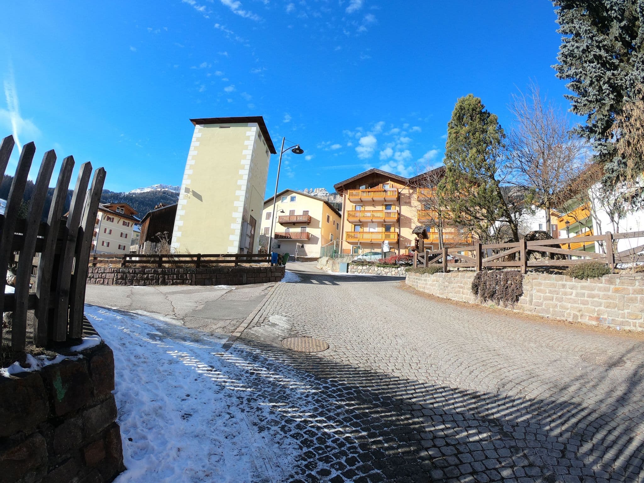 Street view near Mason la Zondra, Vigo di Fassa — © chrisbeddow (CC BY-SA · Mapillary)