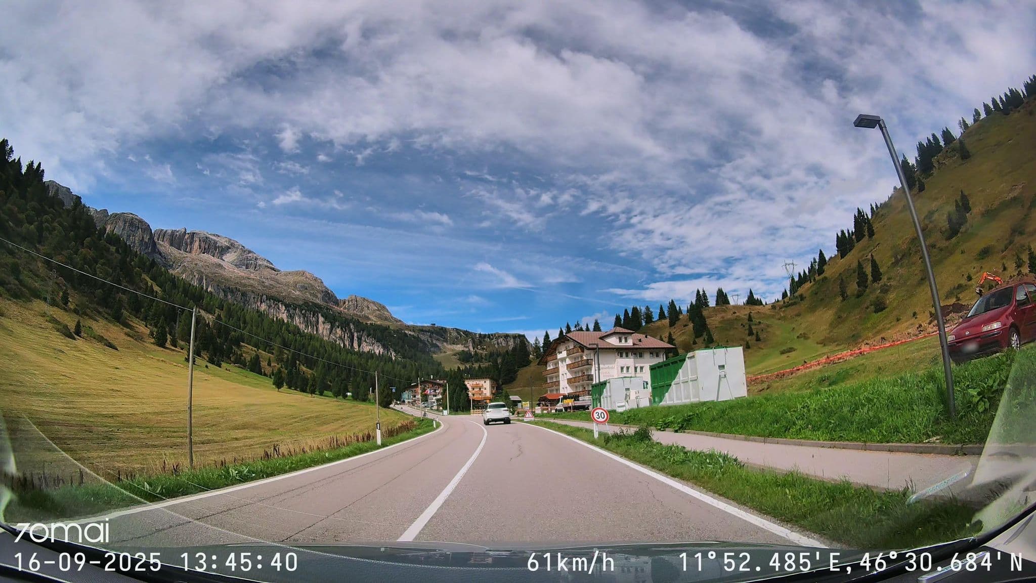 Street view near Sypialnia Siostrzyczek Weroniki I Julki, Livinallongo del Col di Lana — © doriel (CC BY-SA · Mapillary)