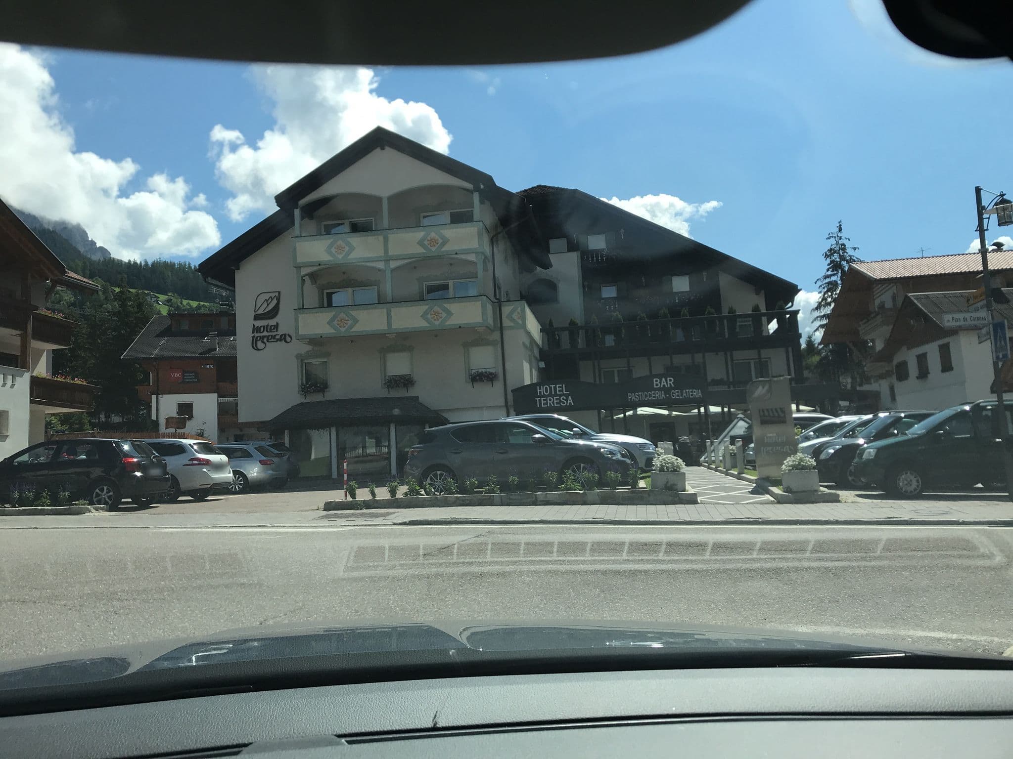 Street view near Hotel Sonnenhof, La Valle - Wengen — © atze777 (CC BY-SA · Mapillary)