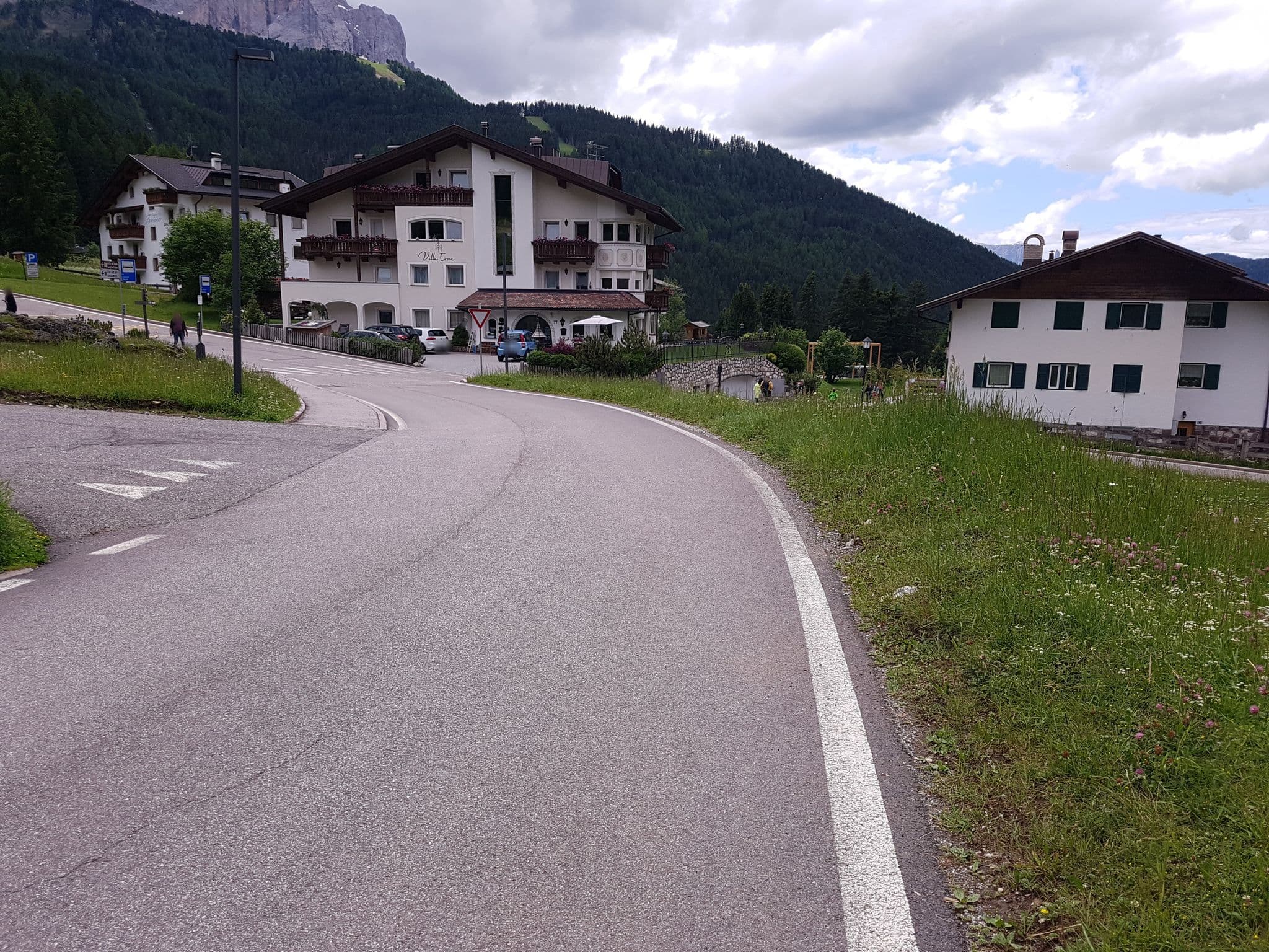 Street view near Garni Iris @ Selva di Val Gardena, Selva — © dsmm (CC BY-SA · Mapillary)