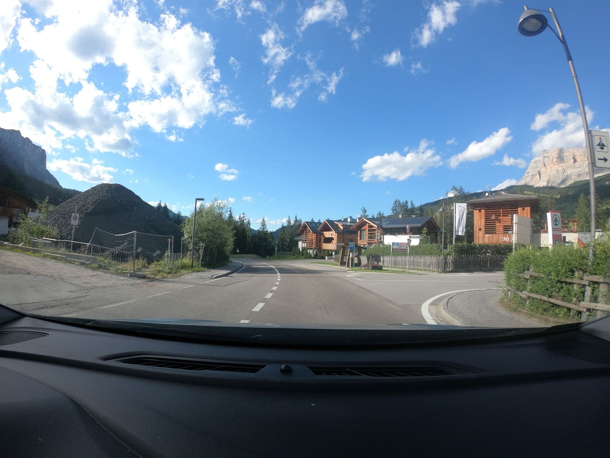 Street view near mi amur, La Valle - Wengen — © vst (CC BY-SA · Mapillary)