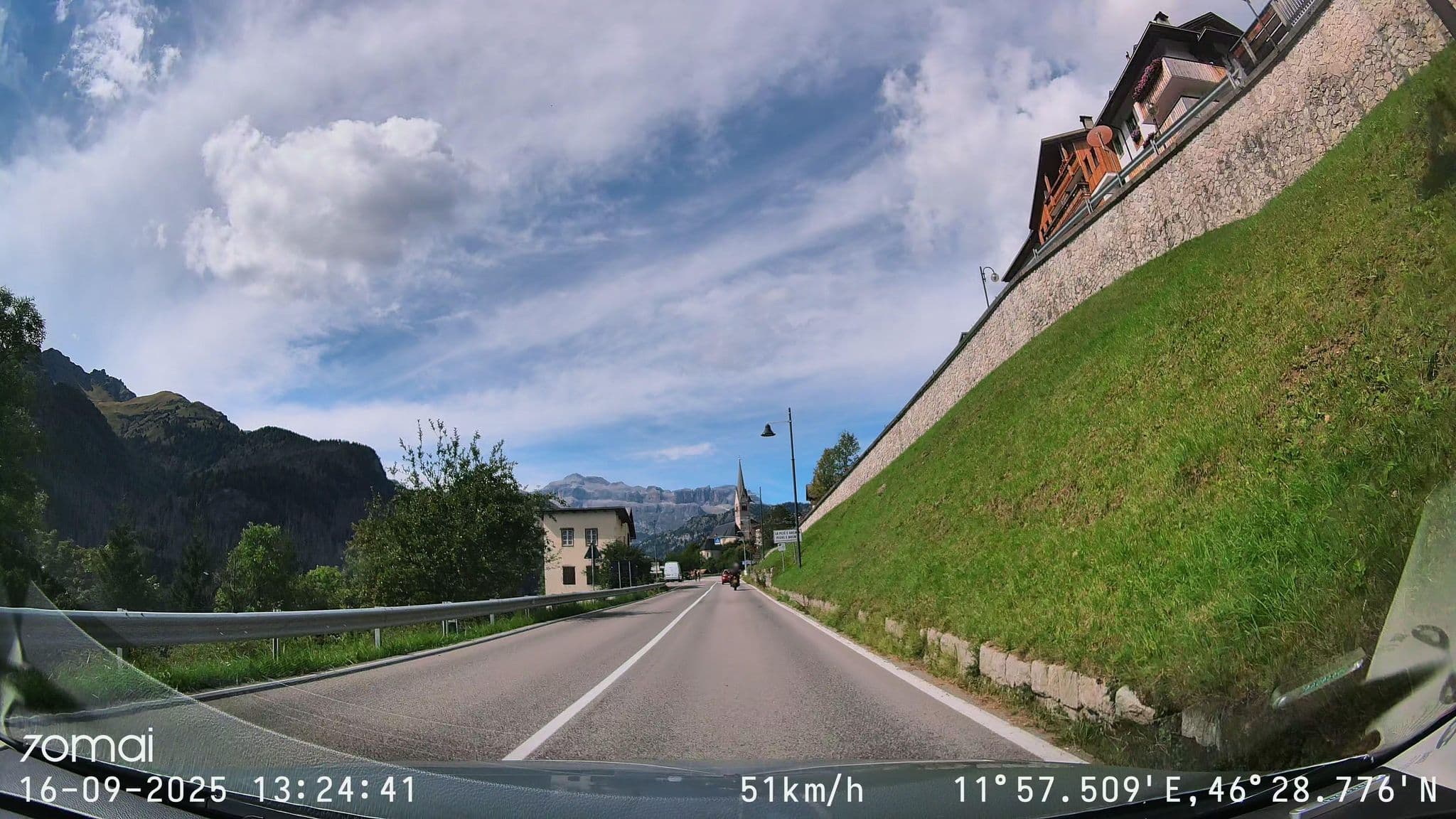Street view near Hotel Cesa Padon SNC di Crepaz Albino & C., Livinallongo del Col di Lana — © doriel (CC BY-SA · Mapillary)