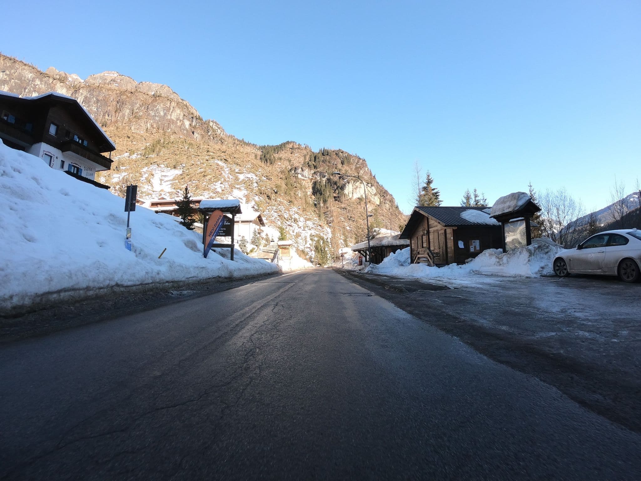 Street view near Albergo Camoscio di Barbana Bellino & C., Livinallongo del Col di Lana — © chrisbeddow (CC BY-SA · Mapillary)