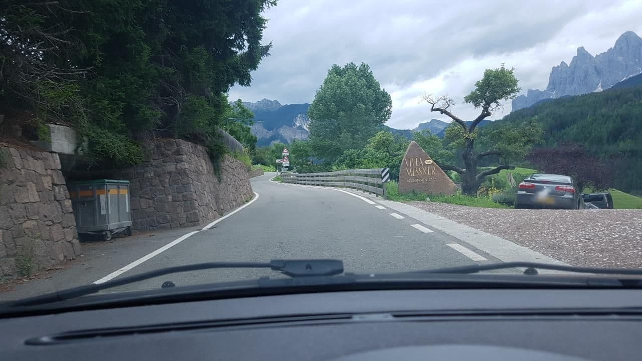 Street view near Doktorhaus, Funes - Villnoess — © mik007 (CC BY-SA · Mapillary)