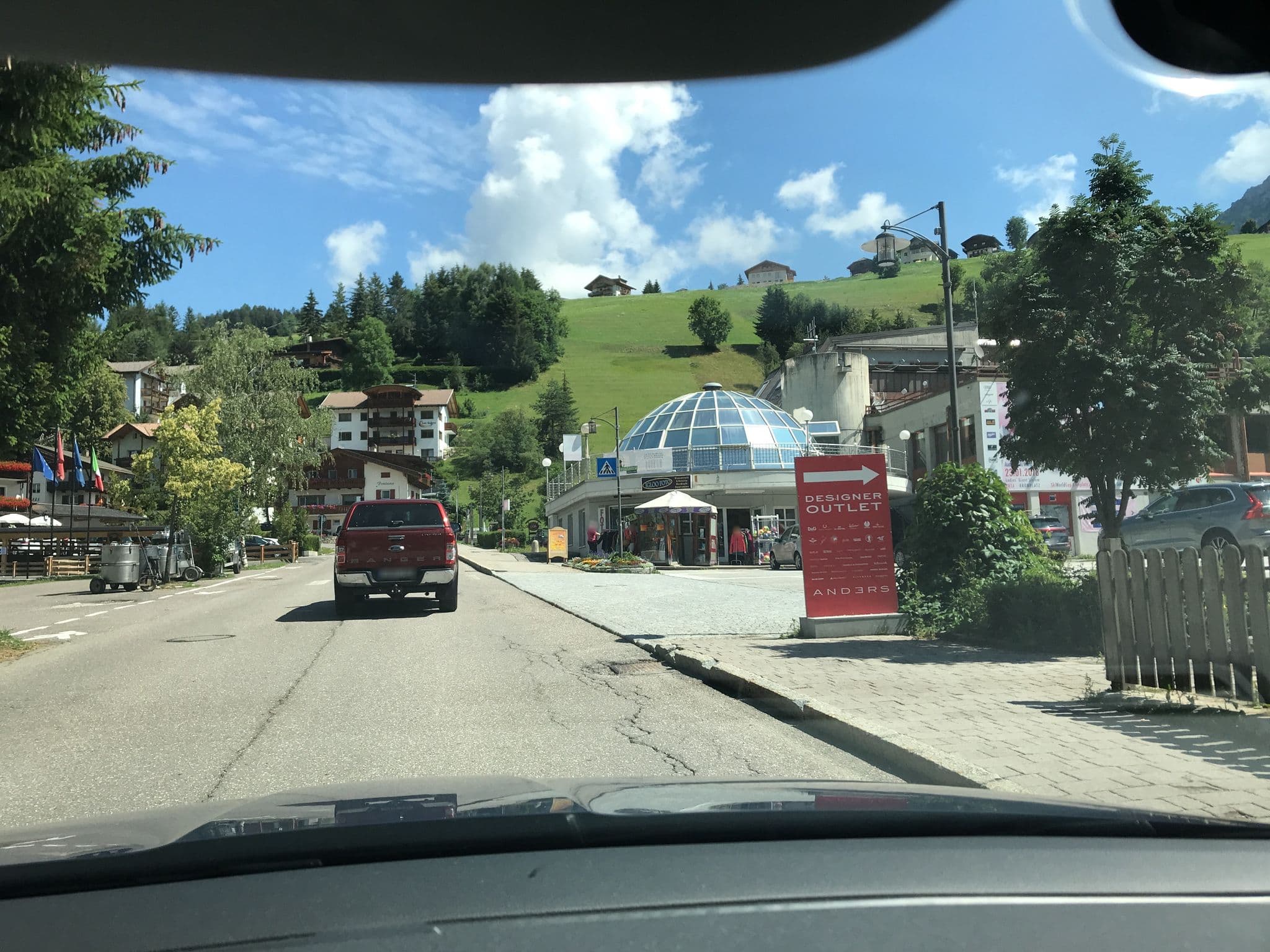 Street view near Hotel Emma, La Valle - Wengen — © atze777 (CC BY-SA · Mapillary)