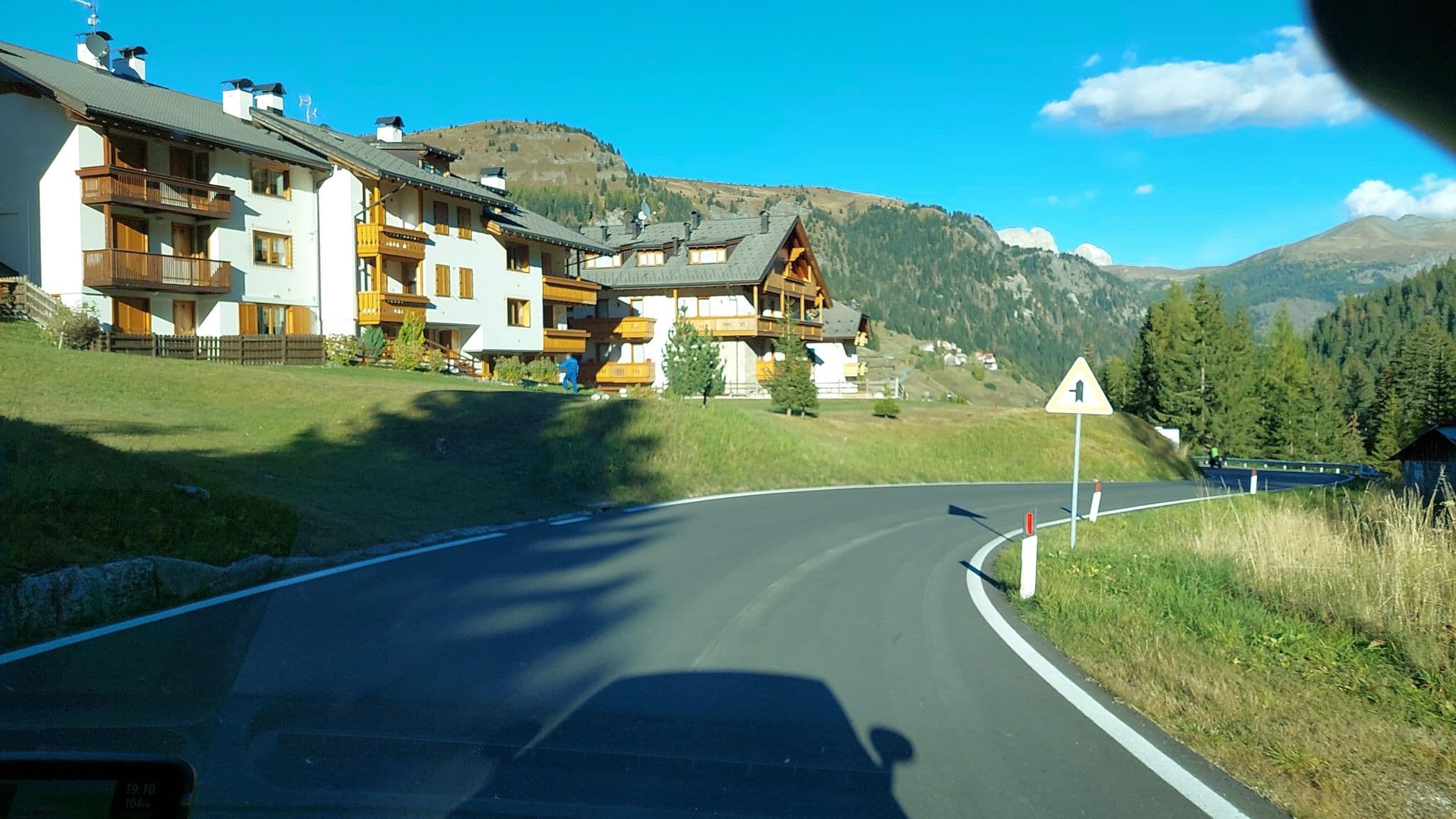 Street view near Meläster, Livinallongo del Col di Lana — © nadjalisa (CC BY-SA · Mapillary)