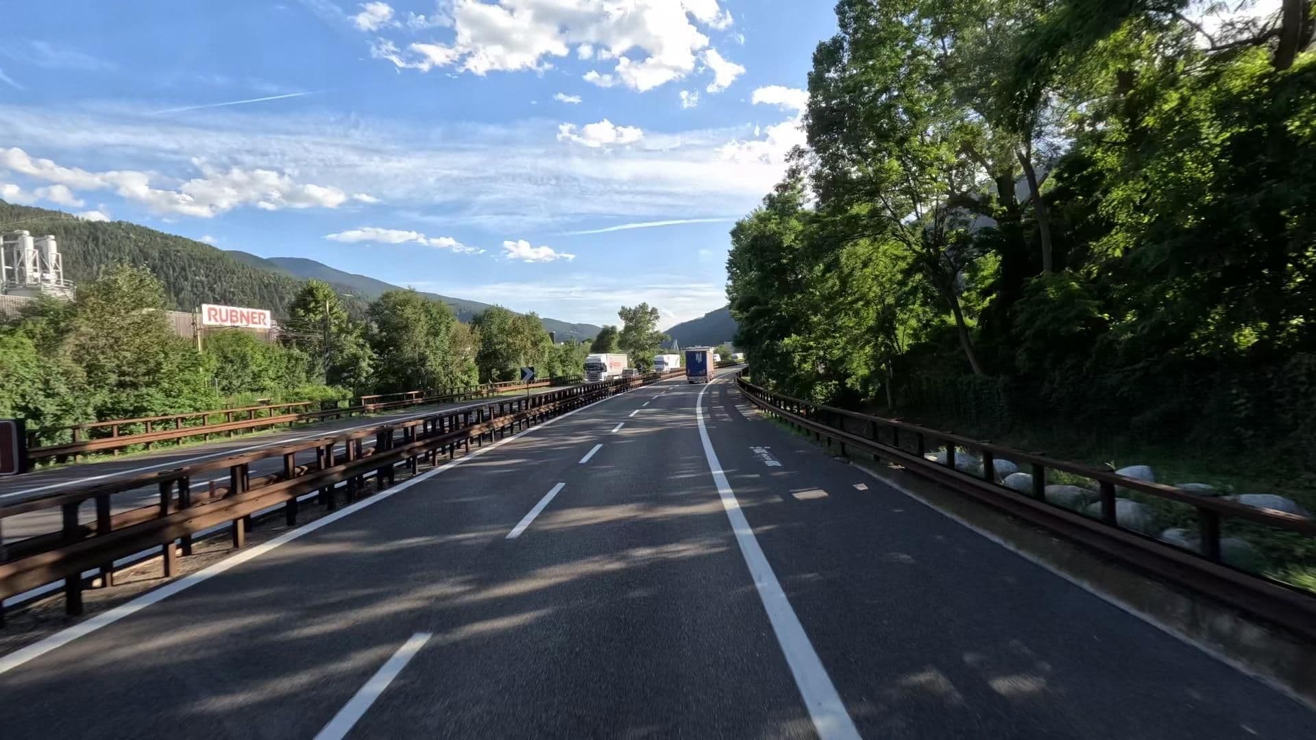 Street view near Der Brunnerhof, Bressanone — © bct (CC BY-SA · Mapillary)
