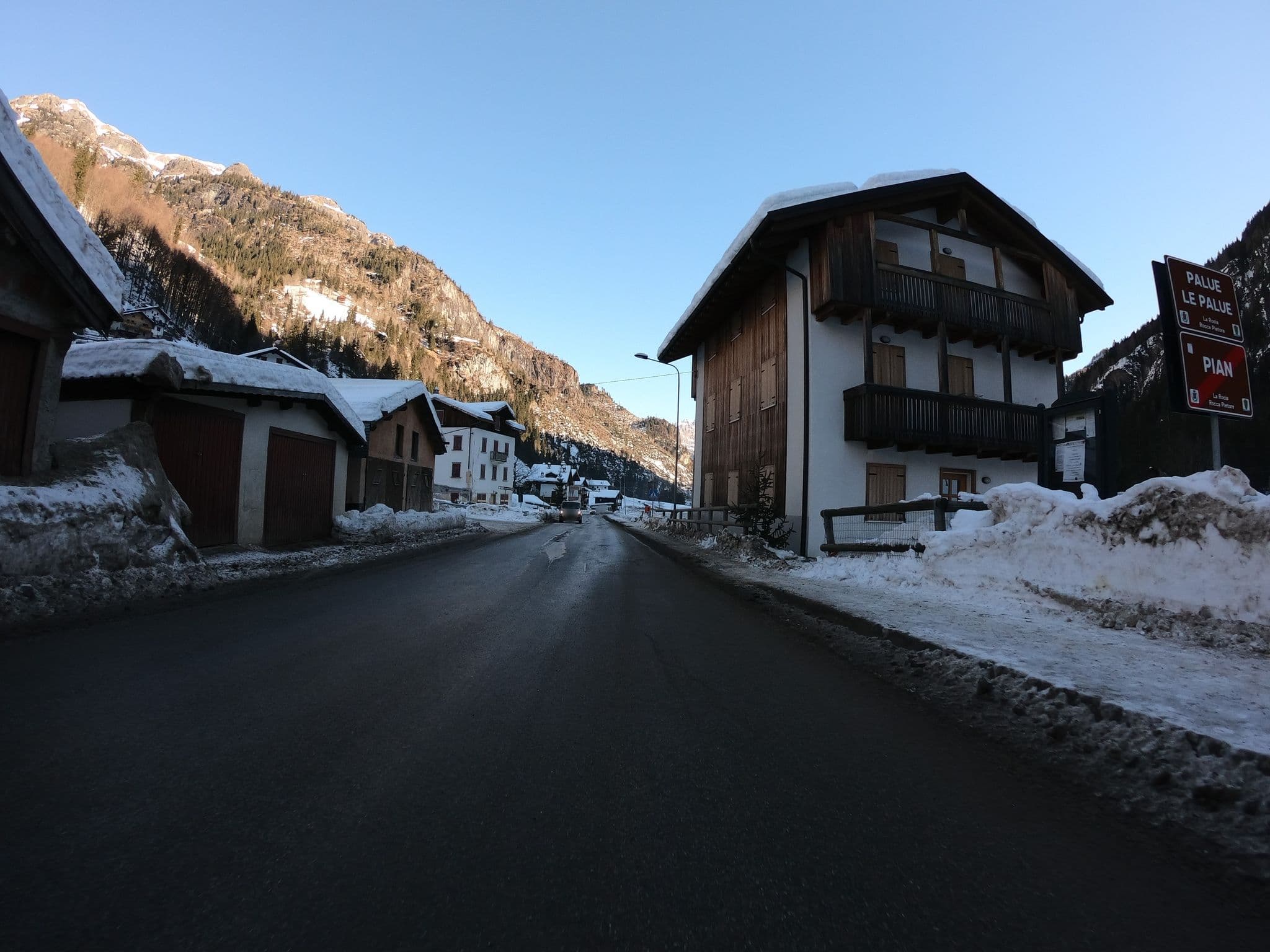 Street view near Bianco & Blu Vacanze SRL, Livinallongo del Col di Lana — © chrisbeddow (CC BY-SA · Mapillary)
