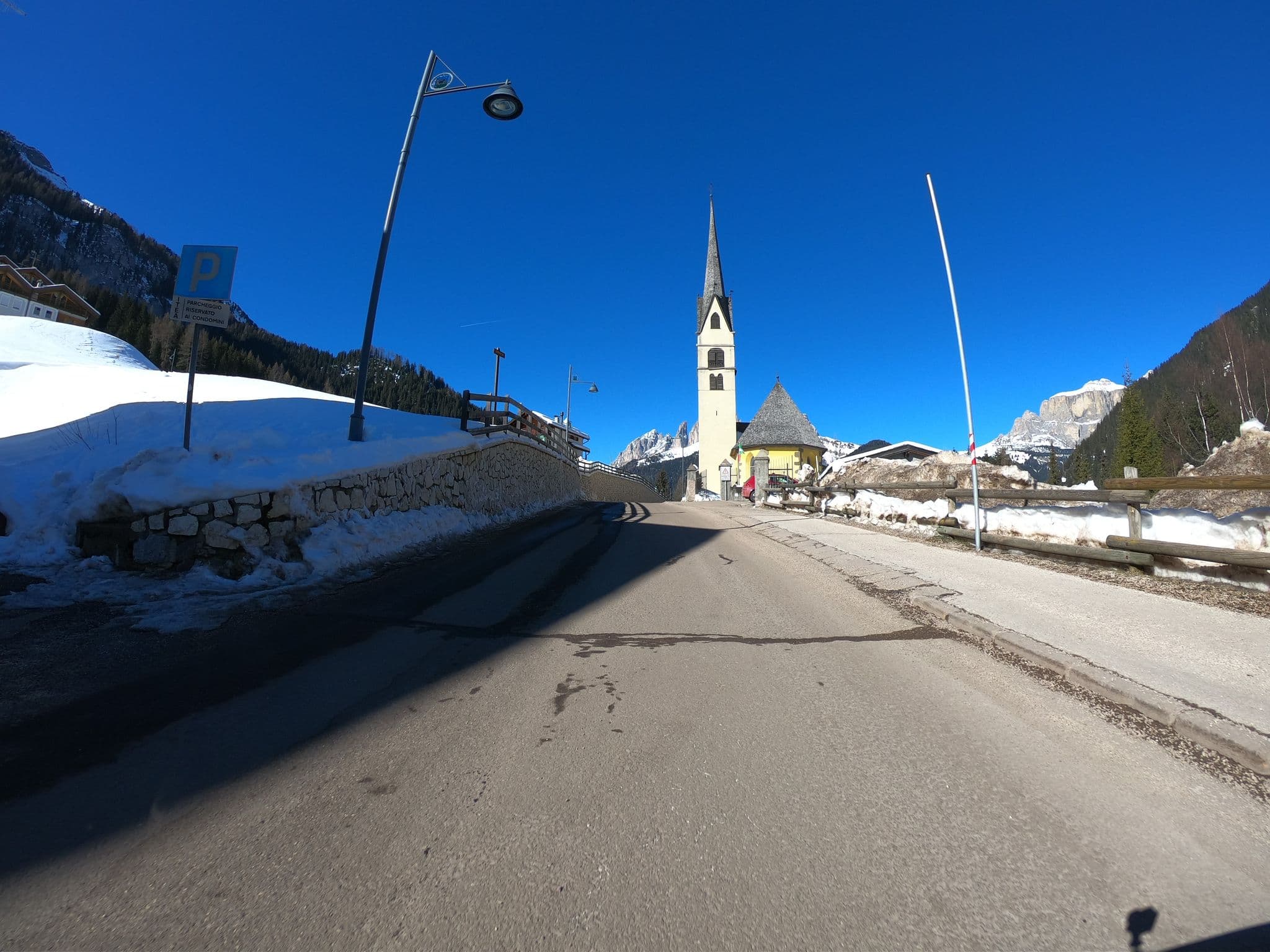Street view near Chalet Pists and Peaks, Canazei — © chrisbeddow (CC BY-SA · Mapillary)