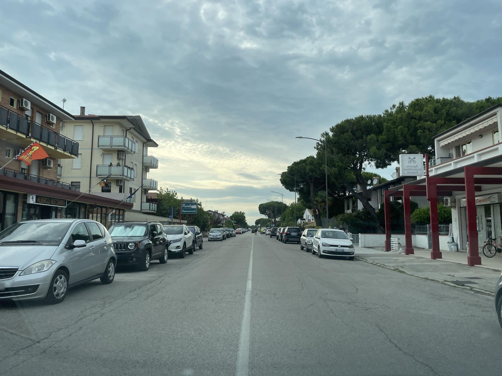 Street view near Albergo Elena, Lido di Pomposa-Lido degli Scacchi — © u001 (CC BY-SA · Mapillary)