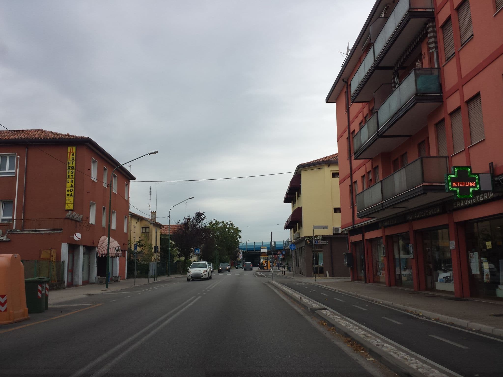Street view near Hotel Dynasty di Zhou Yi & C. SAS, Mestre — © lucamenini (CC BY-SA · Mapillary)