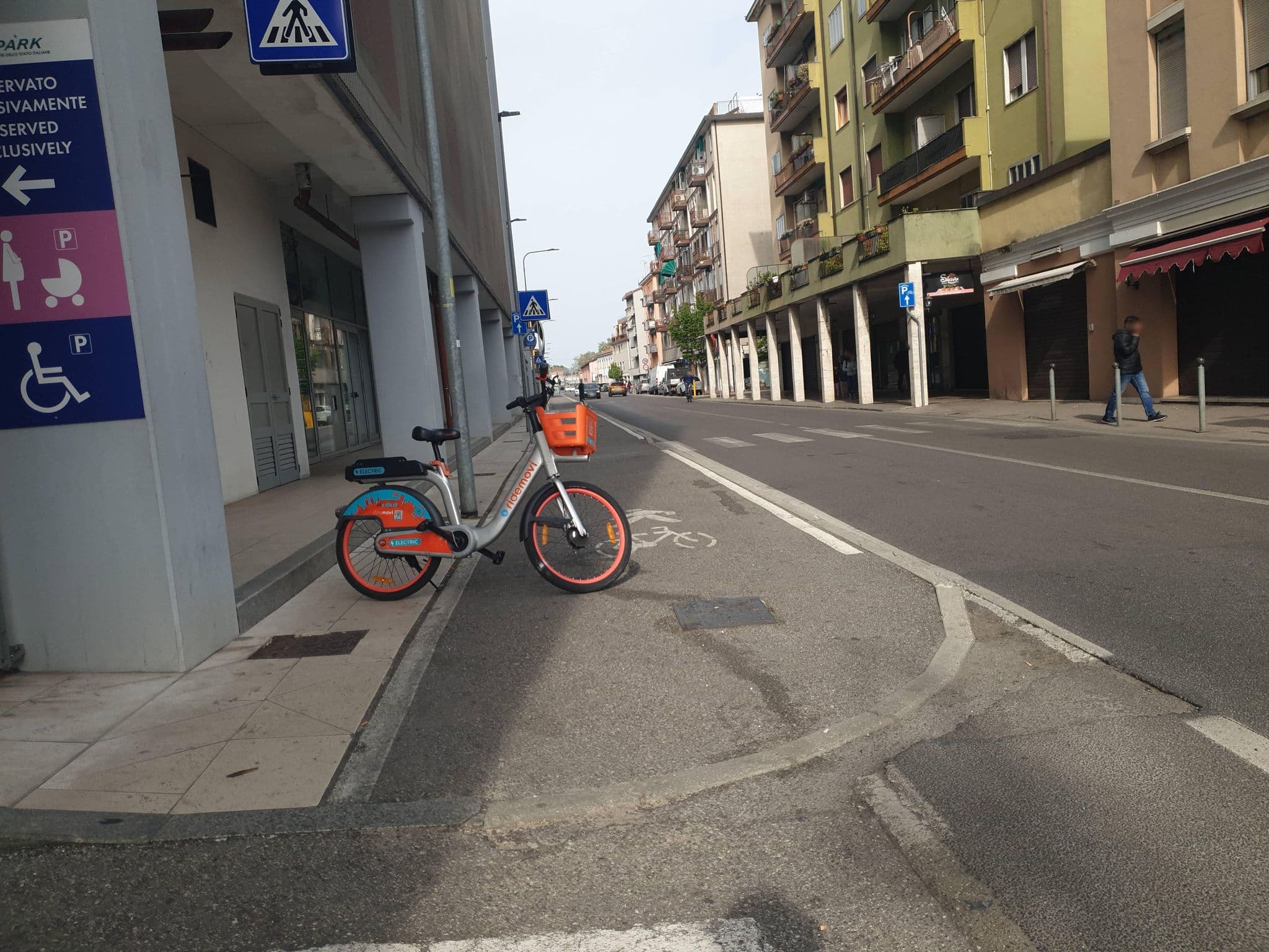 Street view near B&B Moderna, Mestre — © voschix (CC BY-SA · Mapillary)