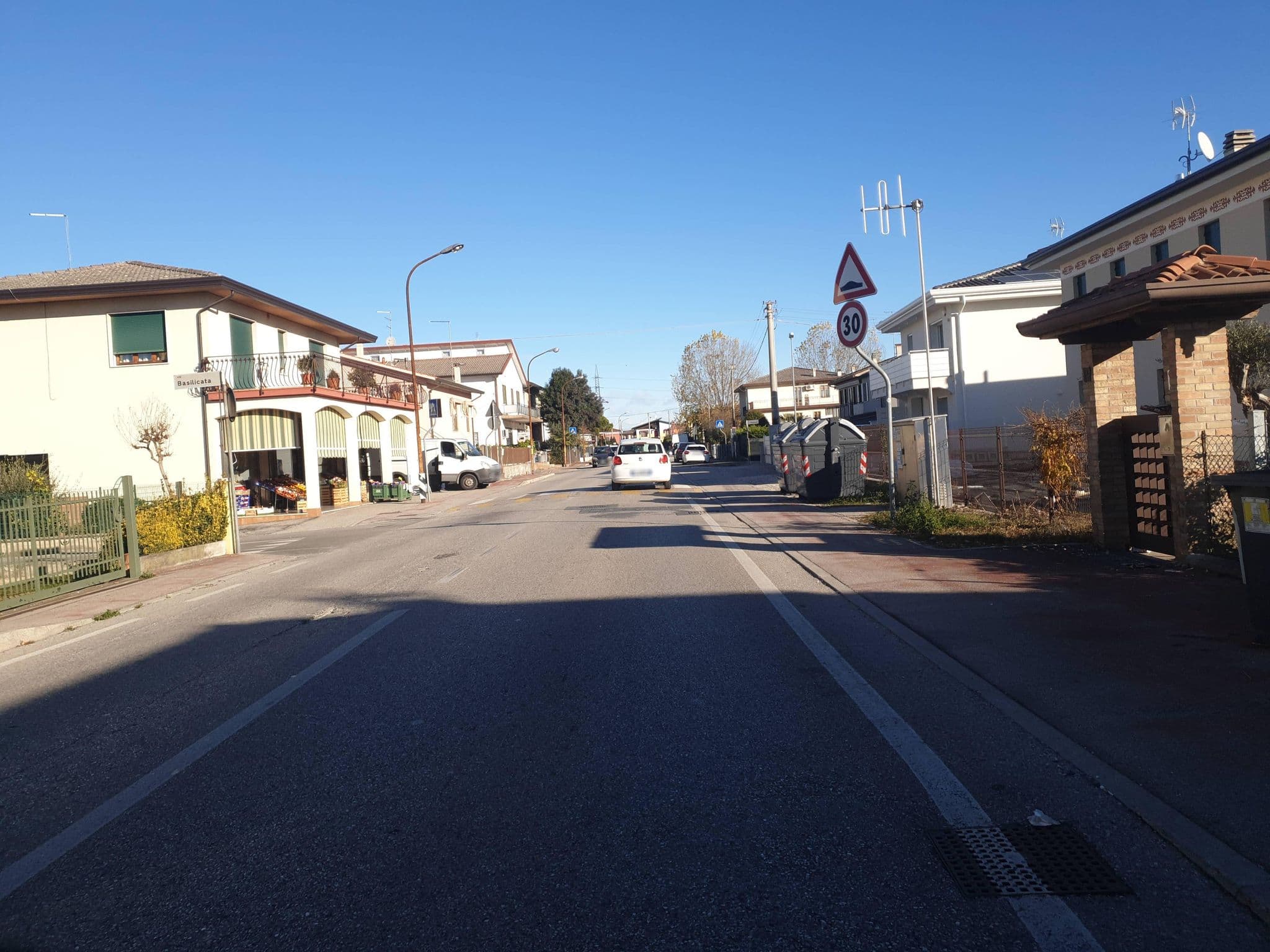 Street view near Casa Regina, Fornase — © voschix (CC BY-SA · Mapillary)