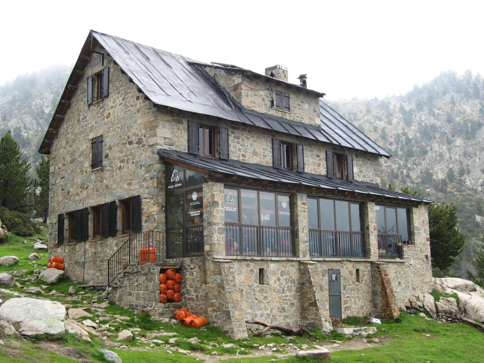 Refugi d'Ulldeter (via Wikimedia Commons, CC BY-SA 3.0)