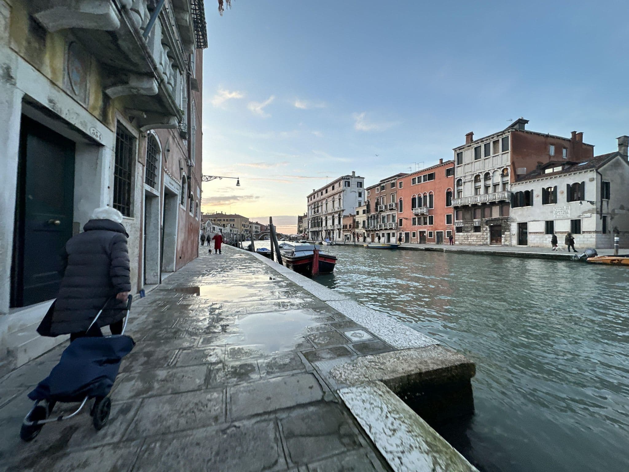 Street view near Cadogaressa, Venice — © quickness805 (CC BY-SA · Mapillary)