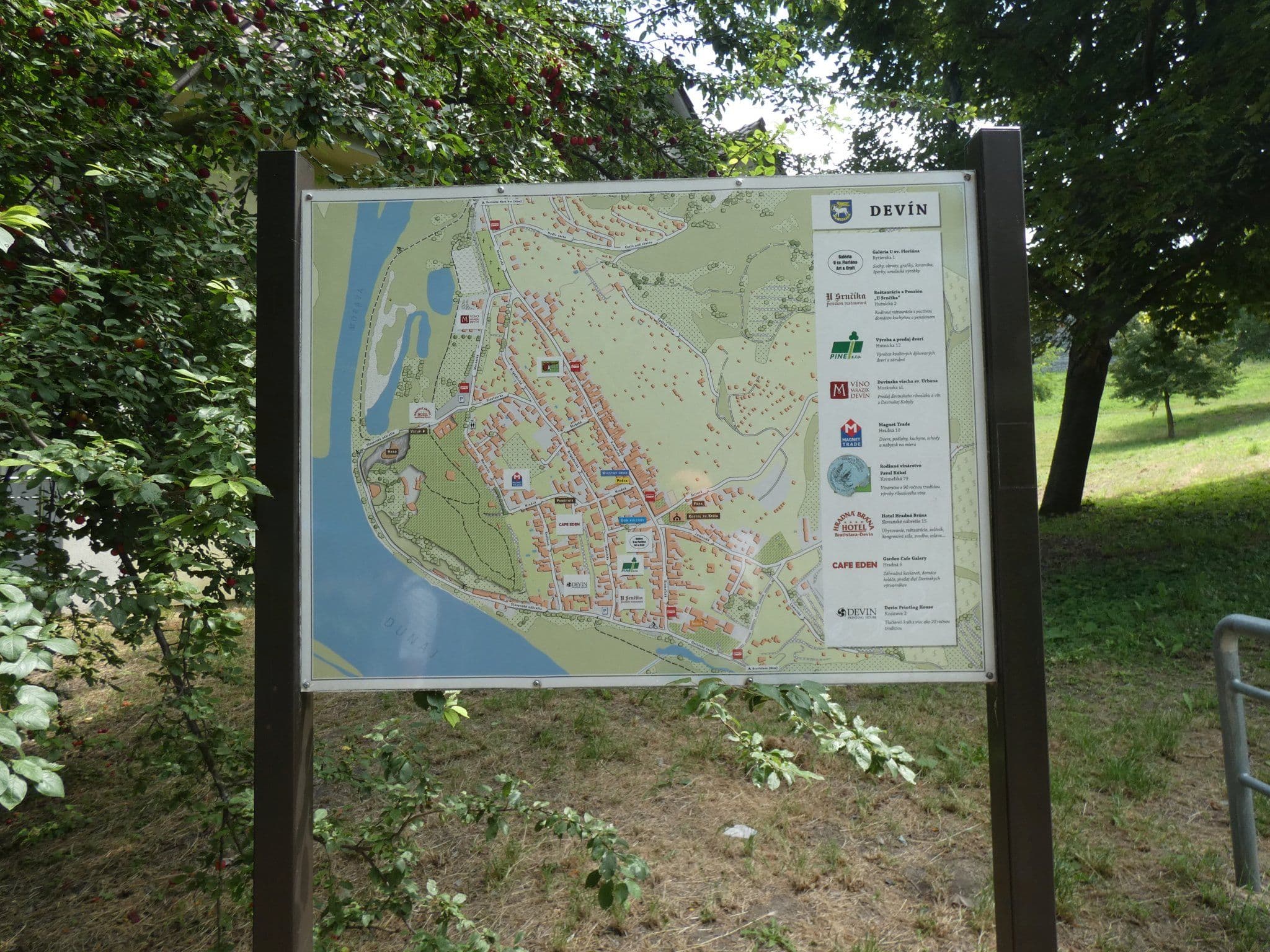 Street view near Hradná Brána, Devín — © utvonalfelmeresek (CC BY-SA · Mapillary)