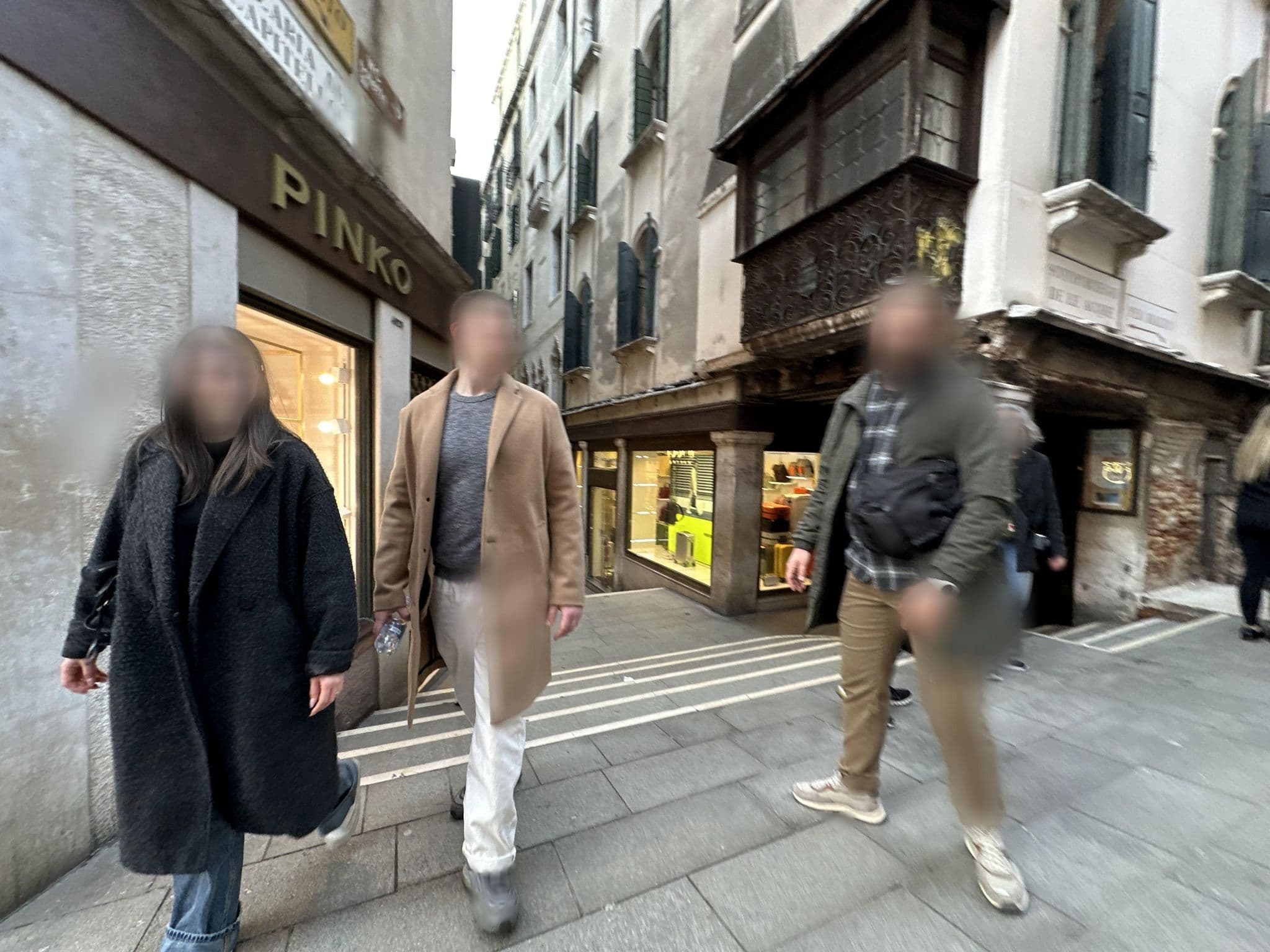 Street view near My Place Rialto, Venice — © quickness805 (CC BY-SA · Mapillary)