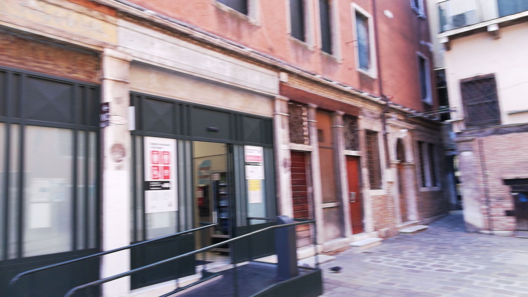 Street view near B&B Abitare Rialto, Venice — © gzin (CC BY-SA · Mapillary)
