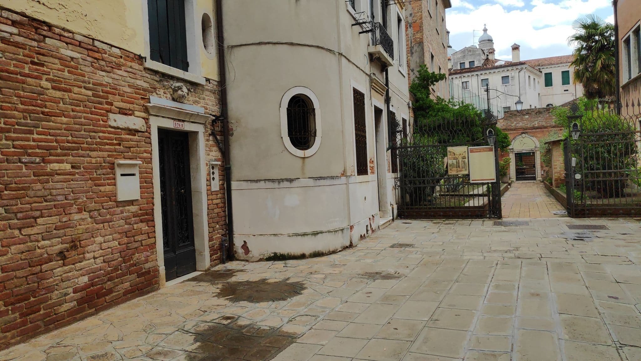 Street view near Ca' Pisani Hotel, Giudecca — © marcuscalabresus (CC BY-SA · Mapillary)