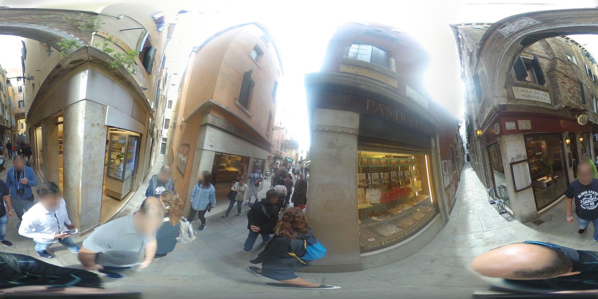 Street view near Hawahousehotel, Venice — © javiersanp (CC BY-SA · Mapillary)