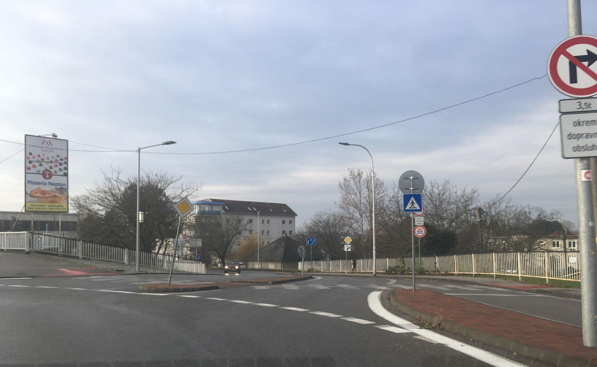 Street view near Peklo, Iža — © istefanos (CC BY-SA · Mapillary)