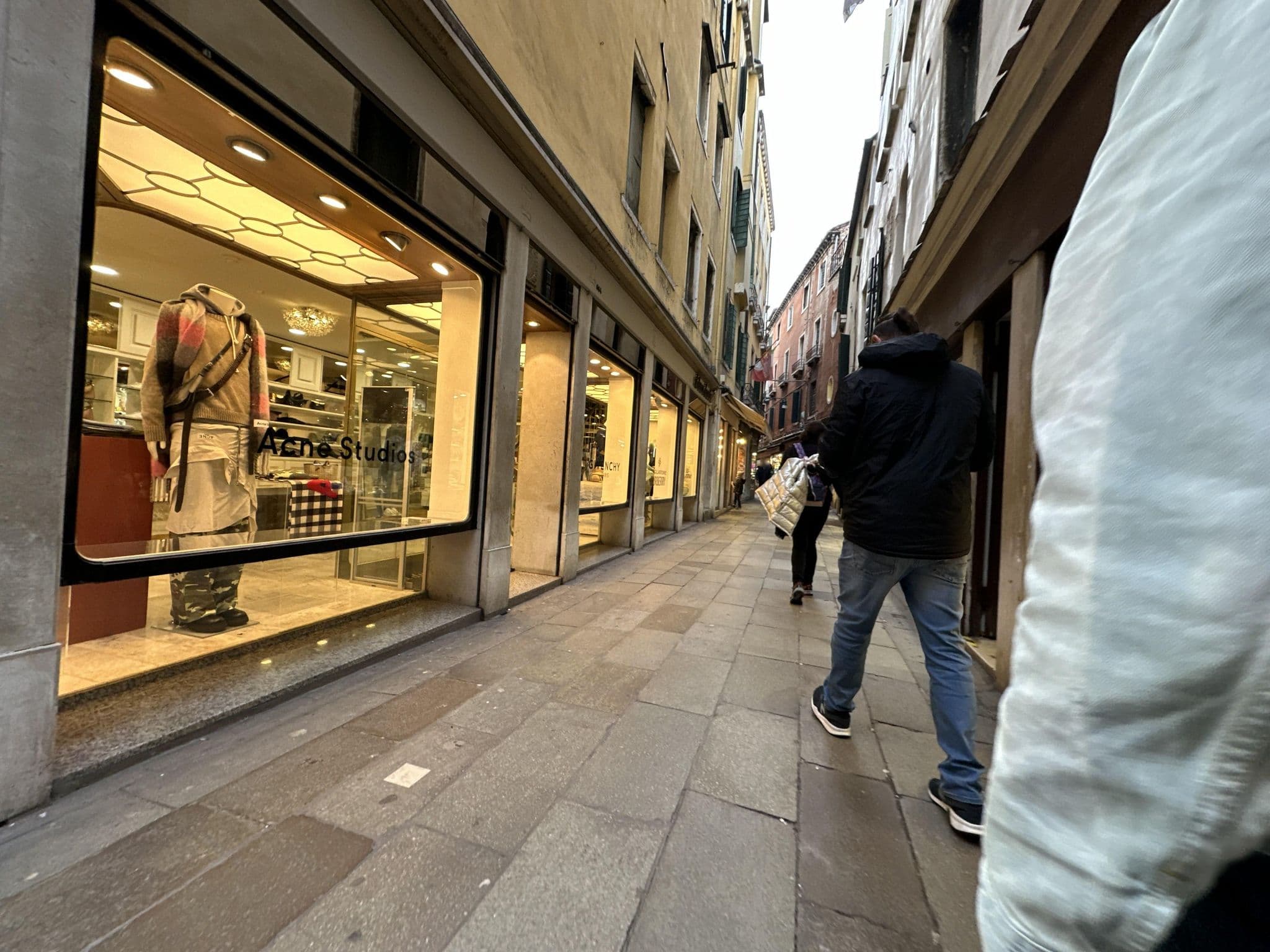 Street view near Book My Palace, Venice — © quickness805 (CC BY-SA · Mapillary)